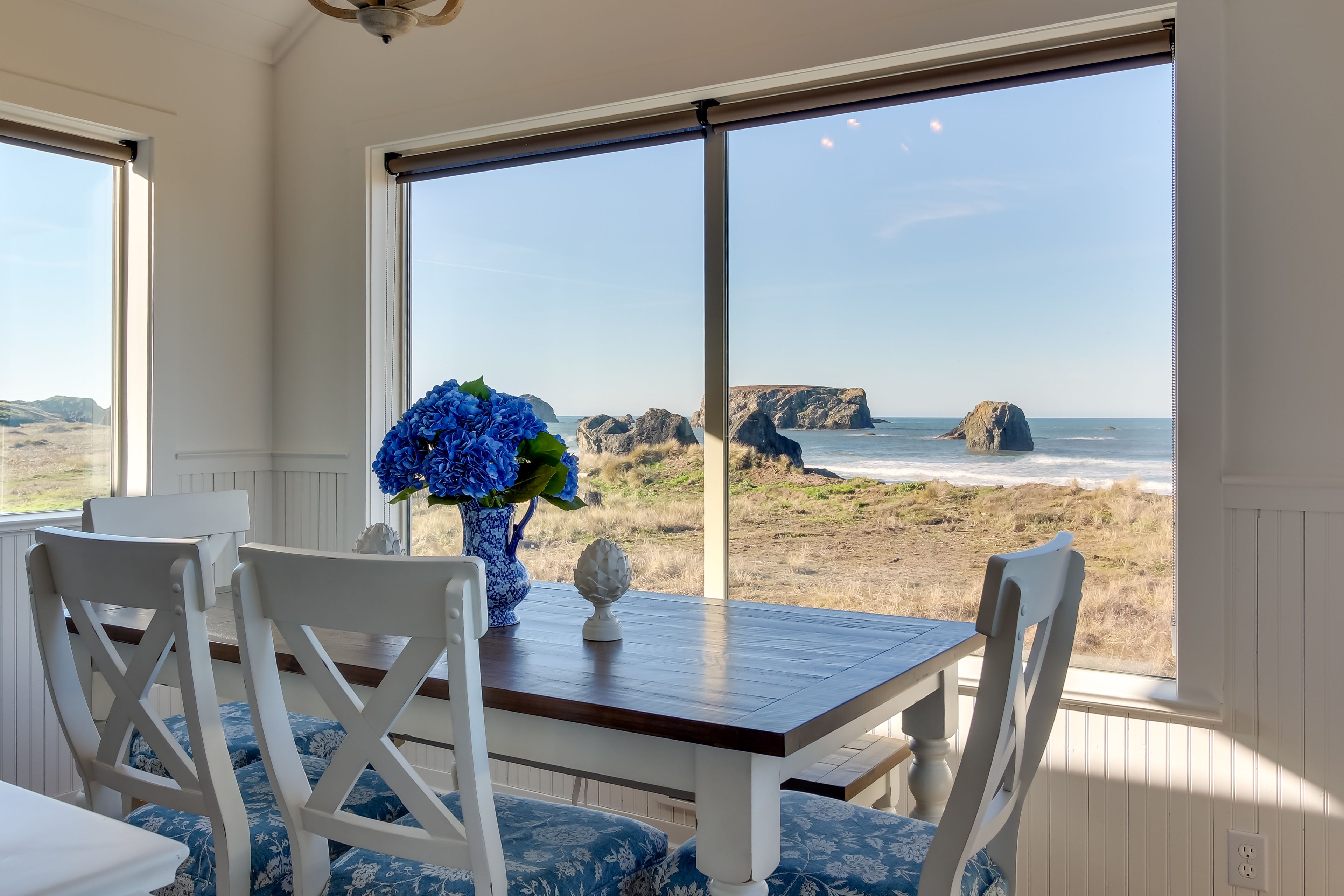 Dining Area | Dishware & Flatware Provided