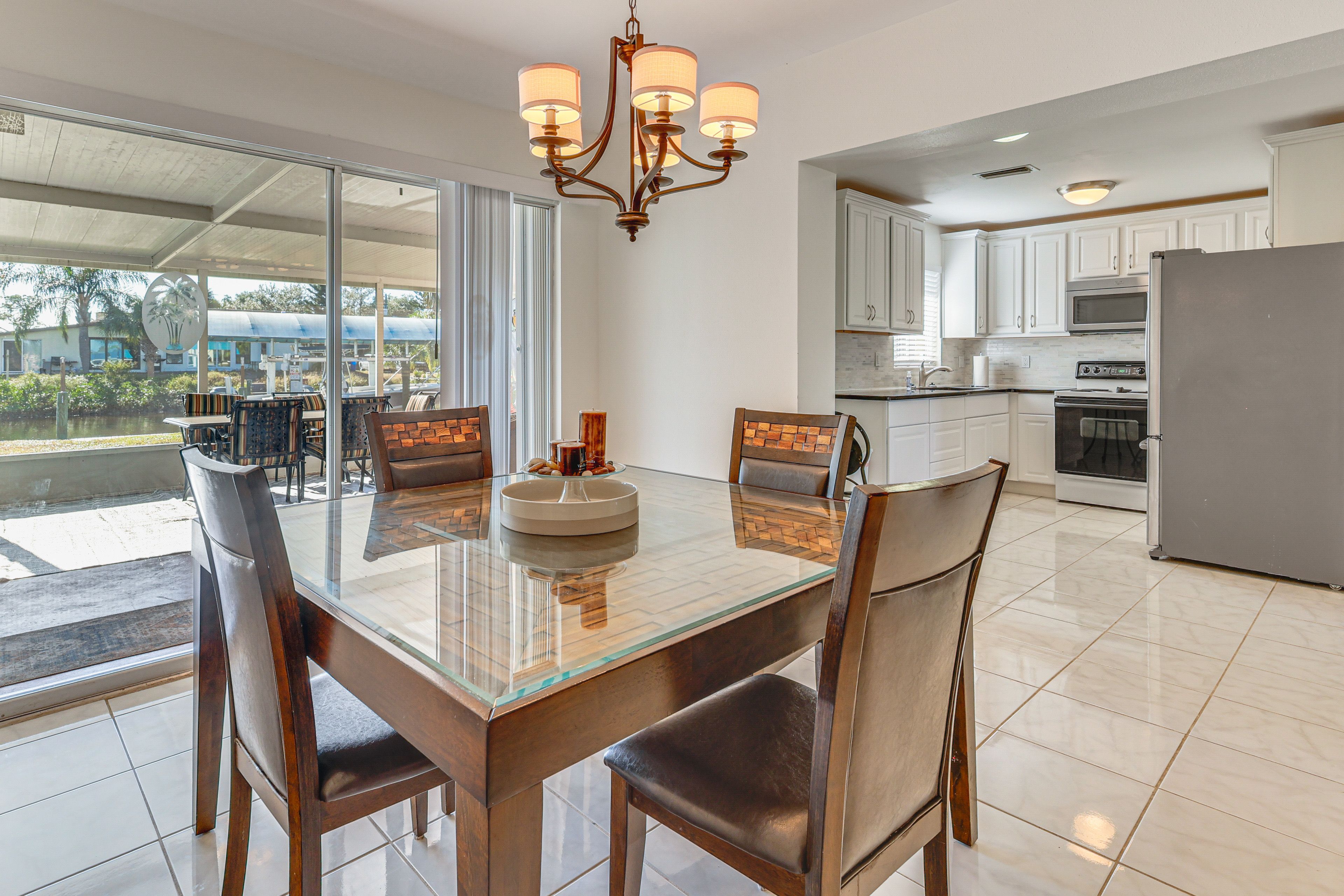 Dining Table | Dishware & Flatware