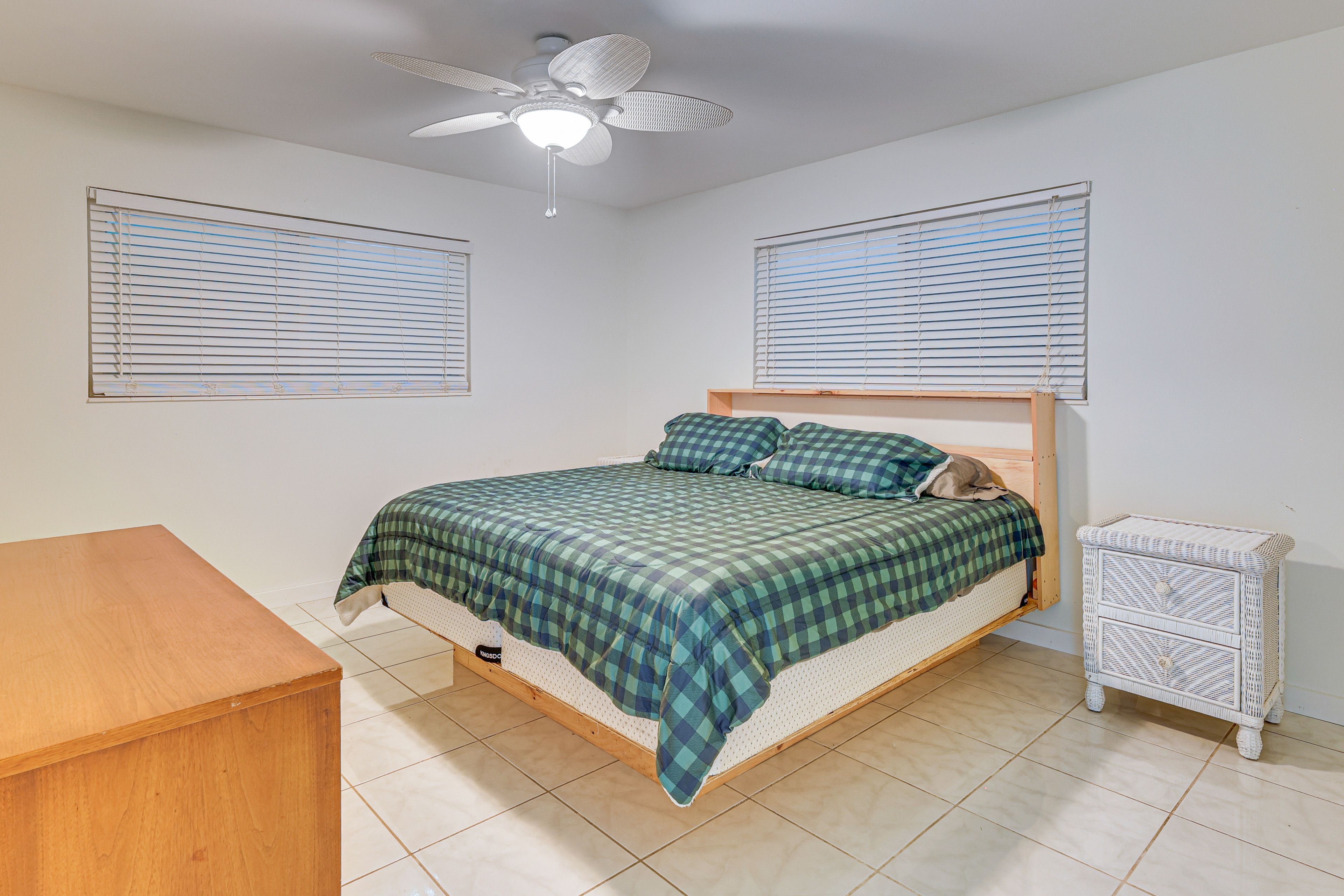 Bedroom 1 | King Bed