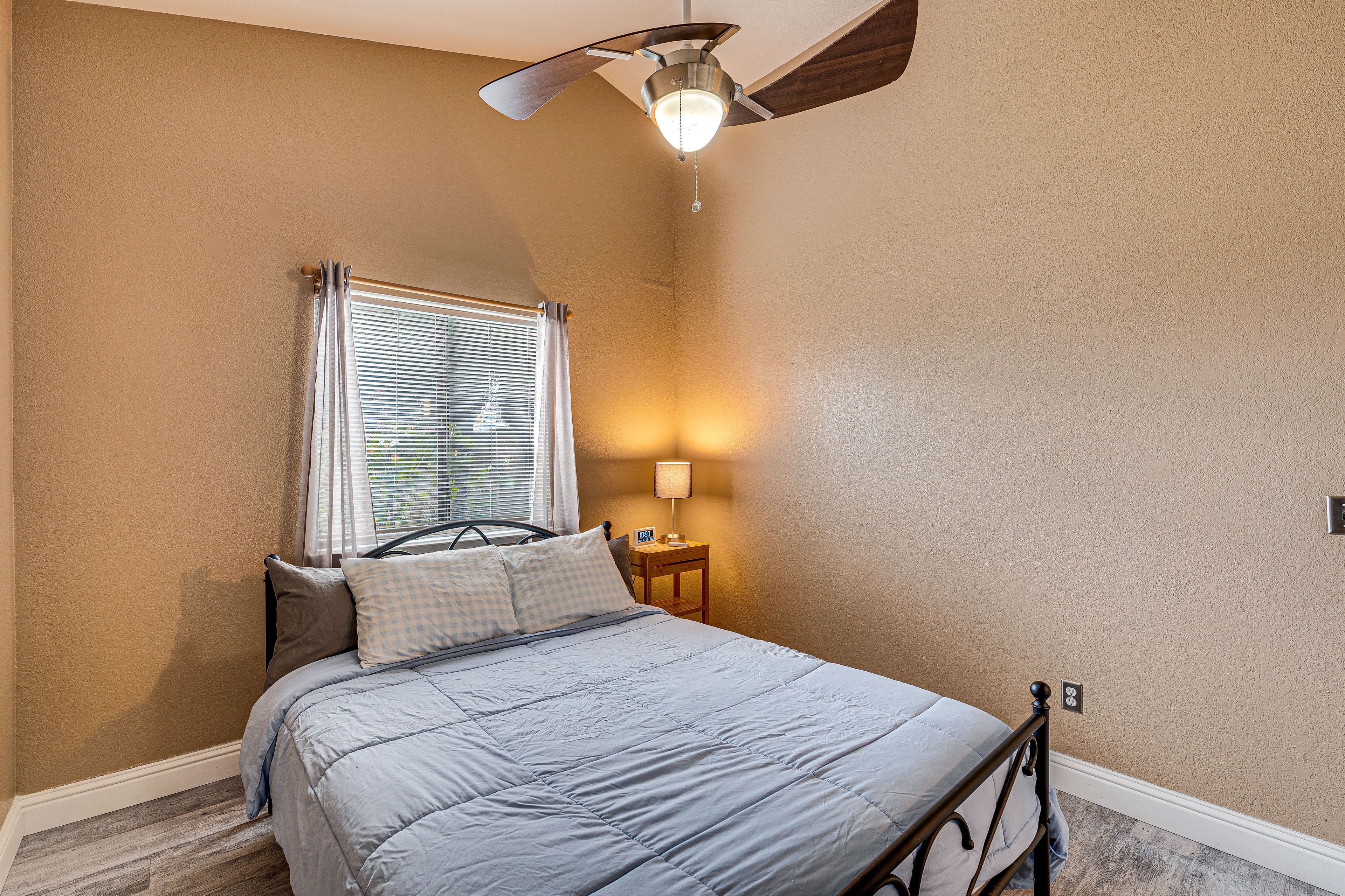 Bedroom 2 | Queen Bed
