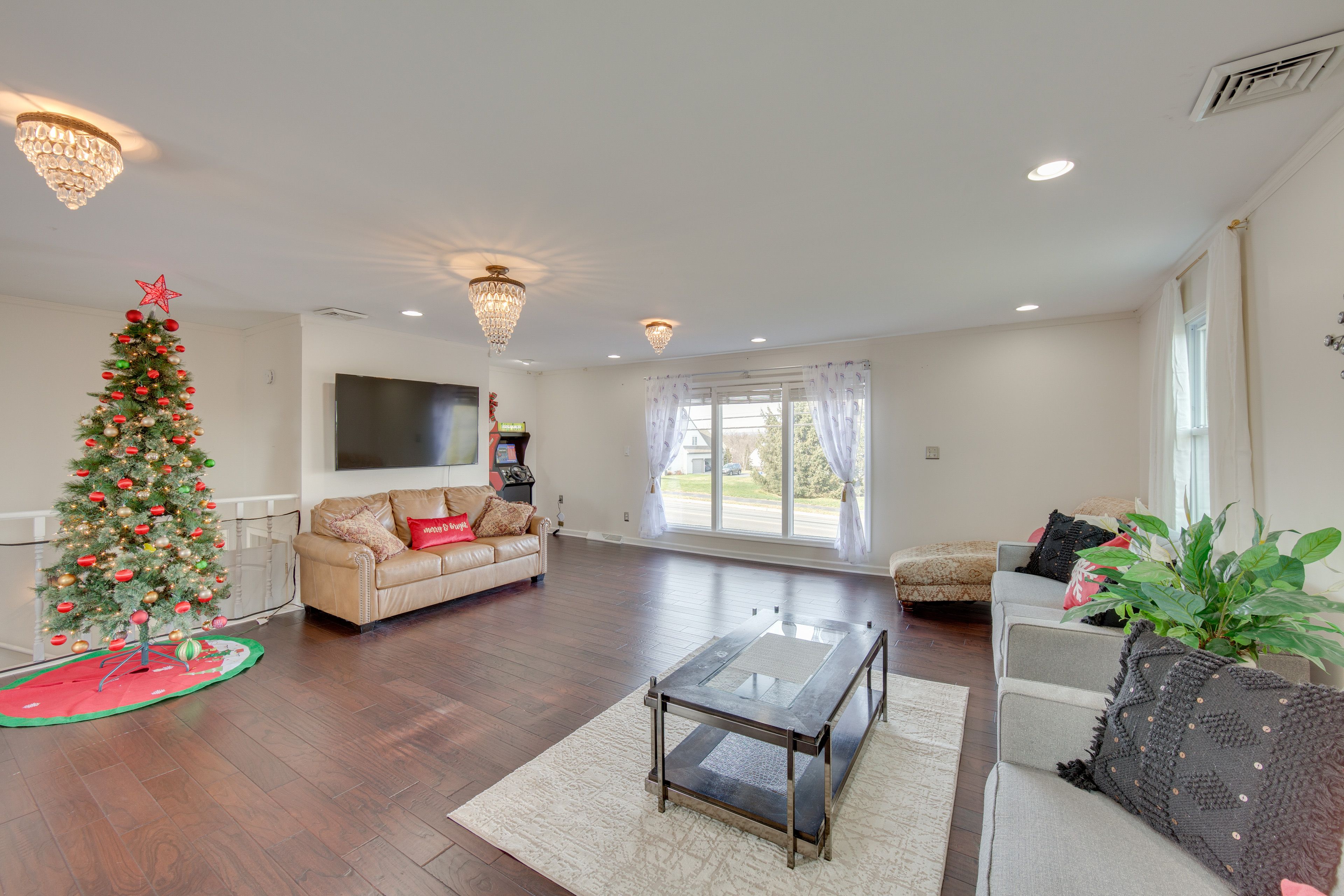 Family Room | Free WiFi | Smart TV | Video Game Console