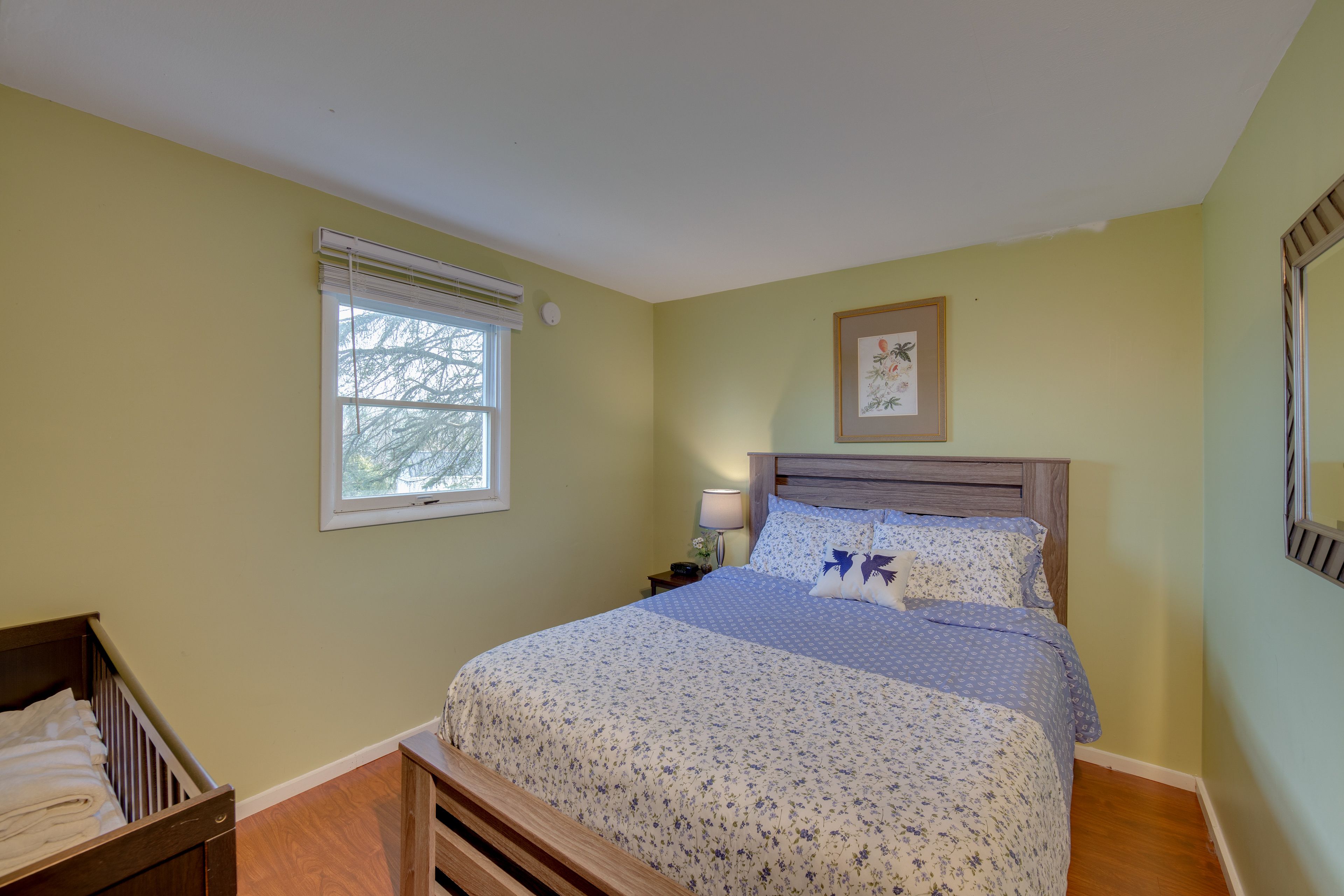 Bedroom 3 | Queen Bed | Crib