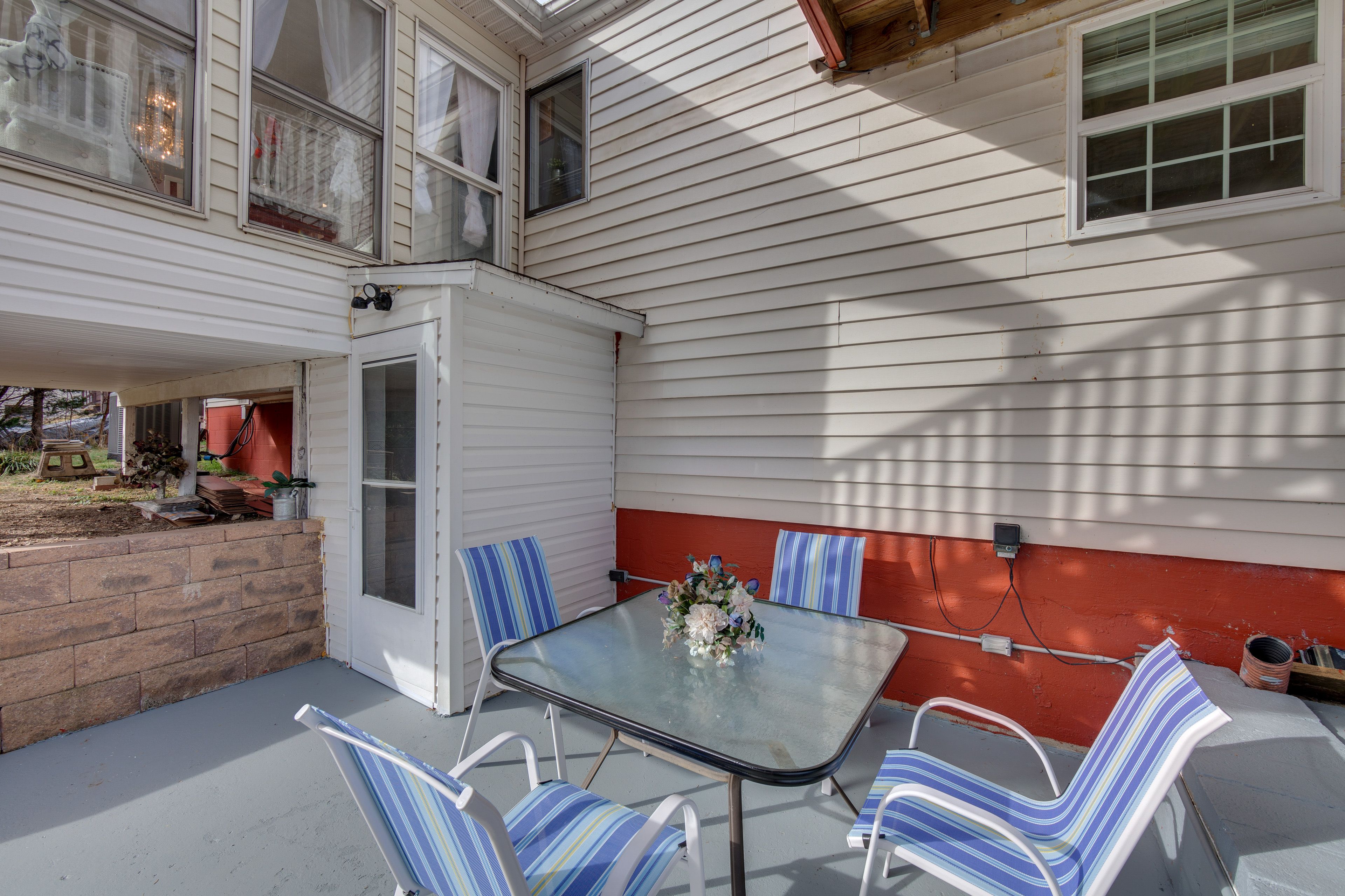 Patio | Outdoor Dining Table | Gas Grill
