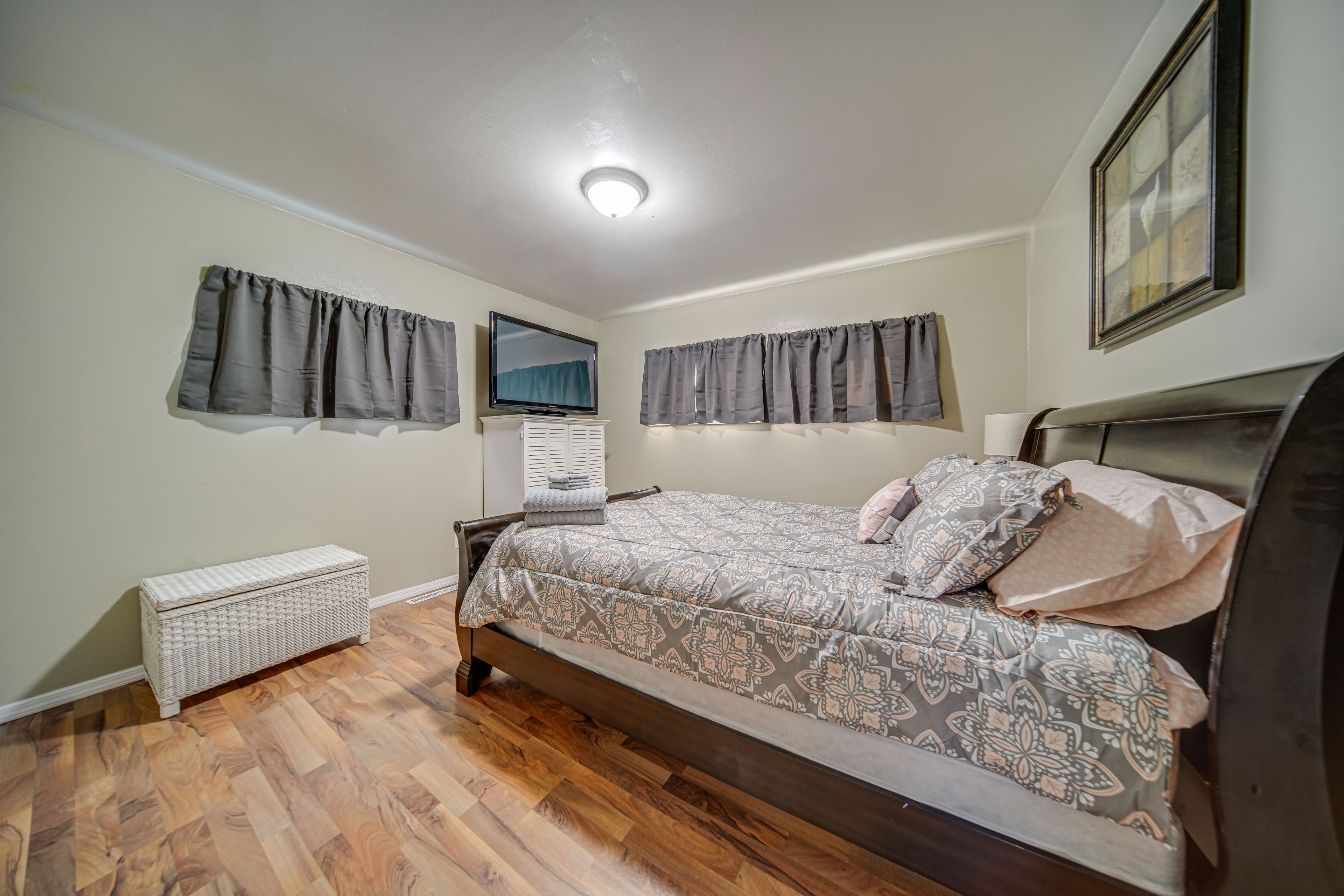 Bedroom 1 | Queen Bed | 1st Floor | Linens Provided