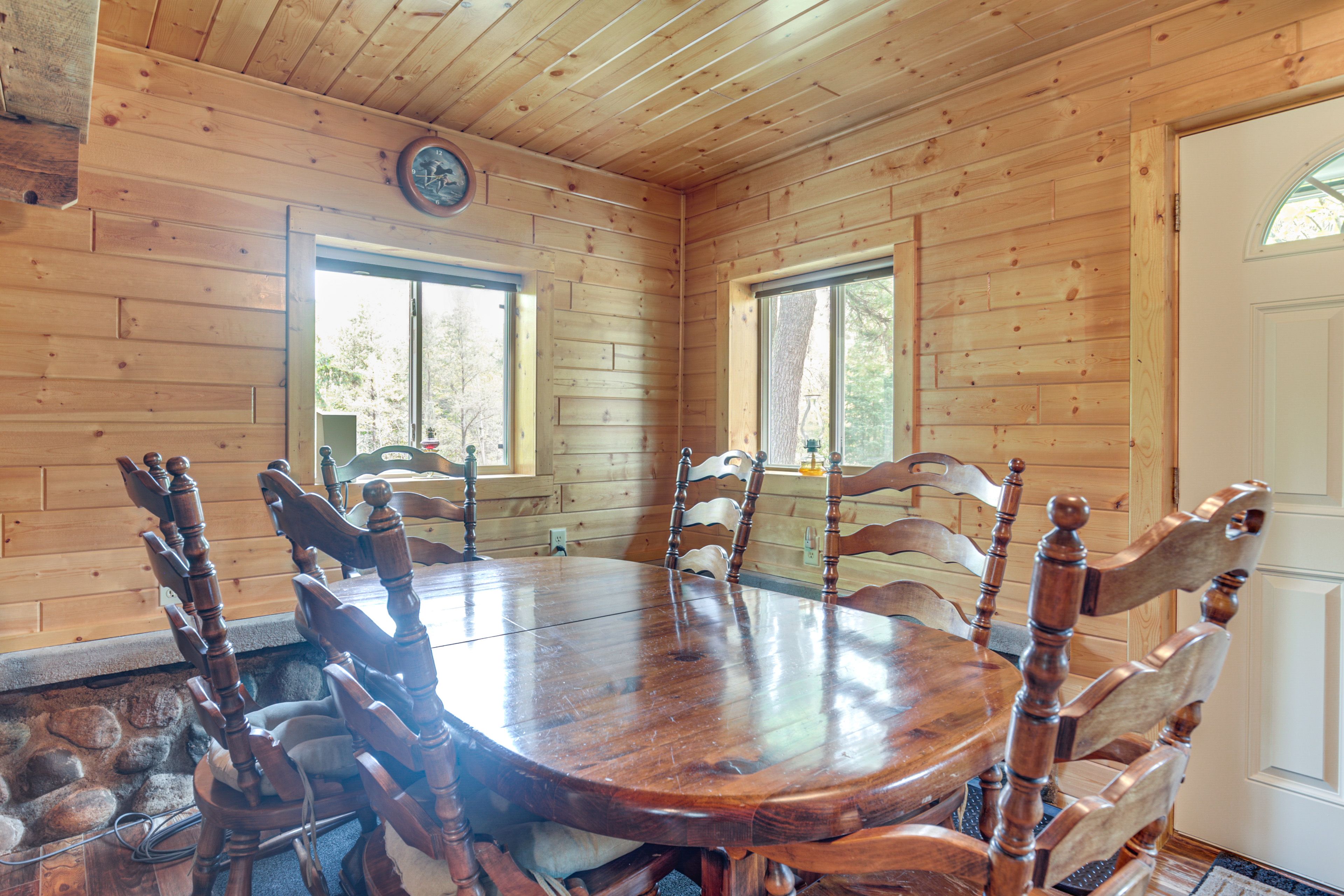 Dining Area | Dishware/Flatware Provided