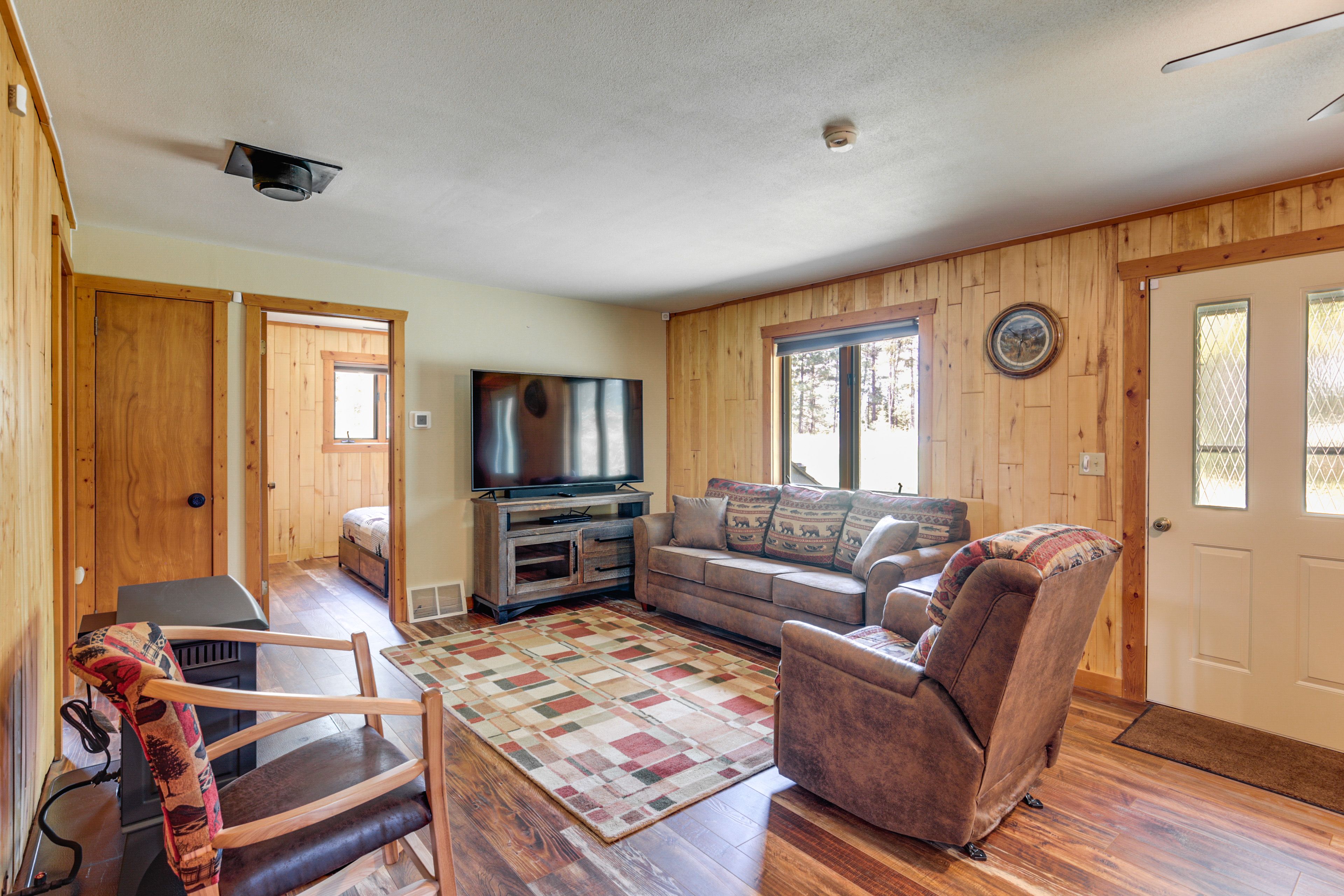 Living Room | Queen Sleeper Sofa | Flat-Screen TV