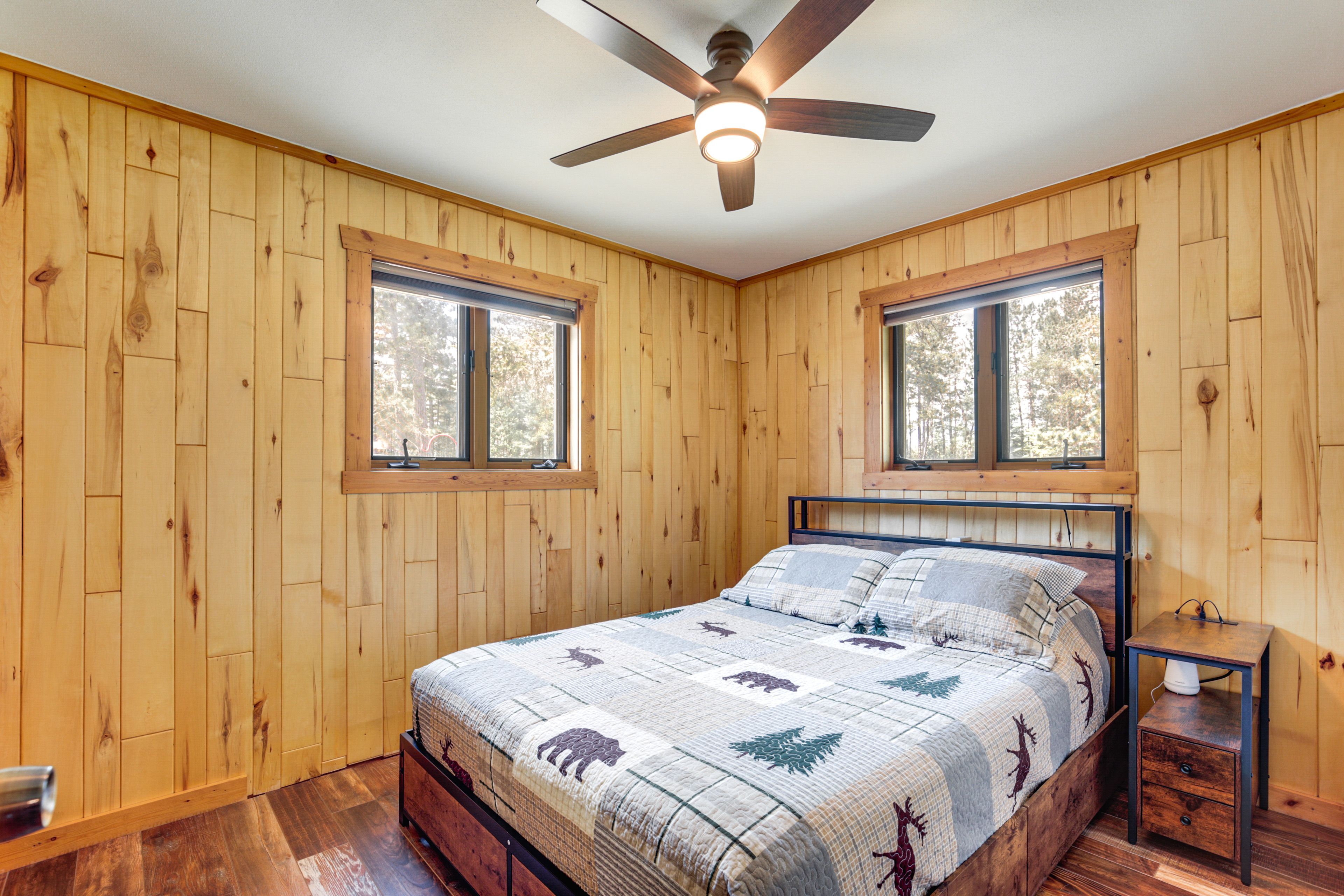 Bedroom 2 | Queen Bed