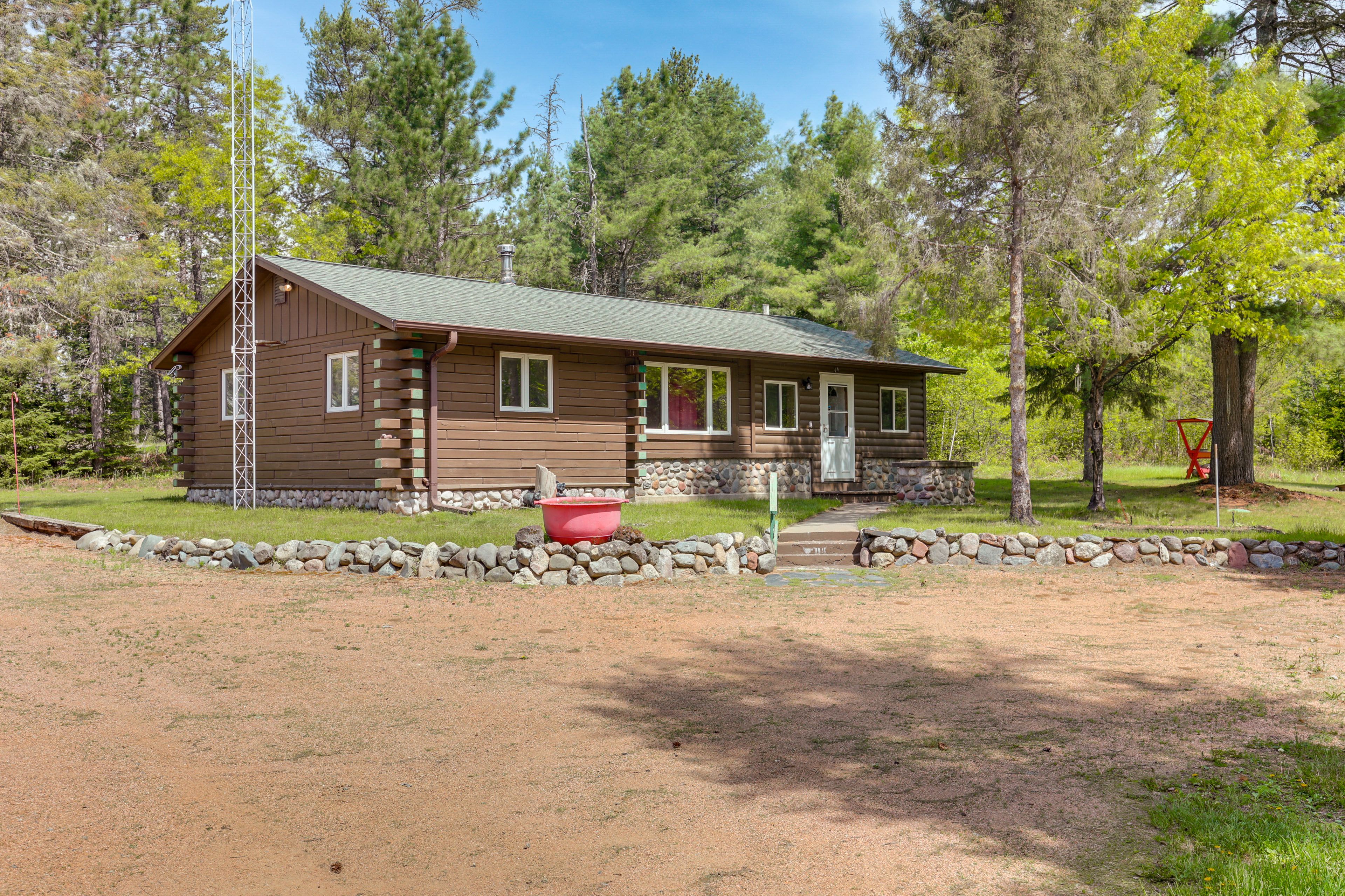 Parking | Driveway (5 Vehicles) | RV/Trailer Parking Allowed