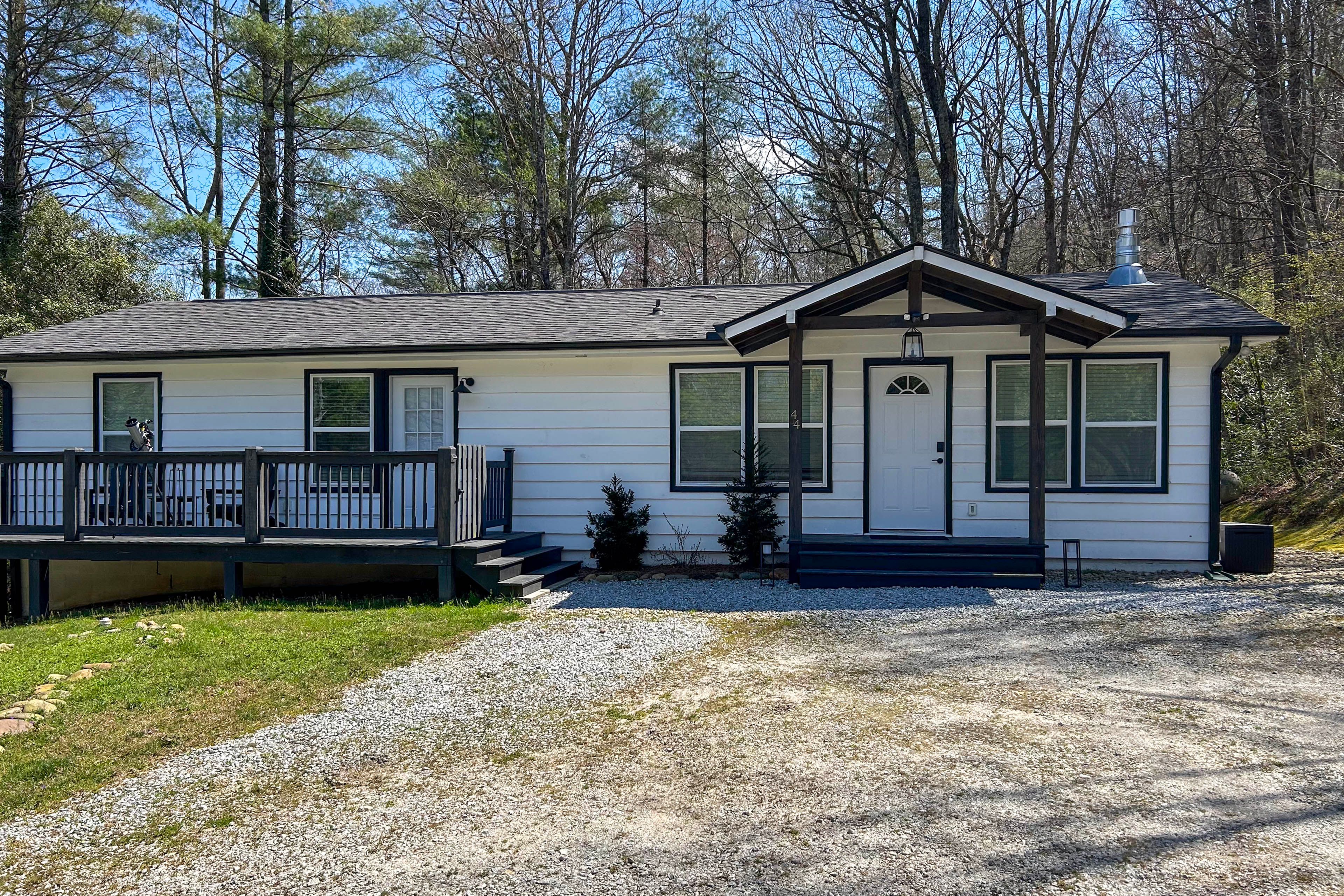 Parking | Gravel Driveway (4 Vehicles) | RVs/Trailers Allowed