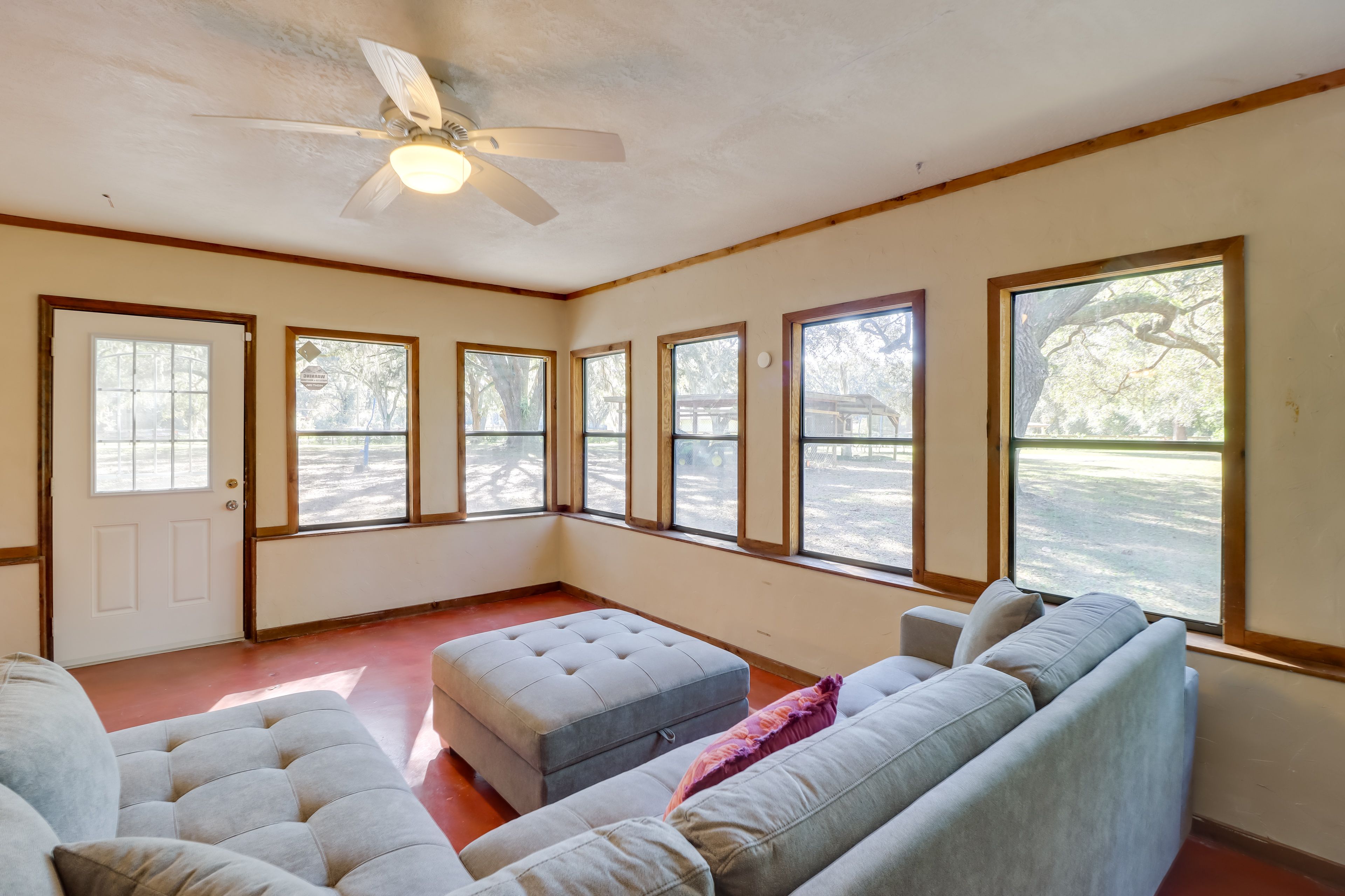 Sunroom | In-Unit Laundry | 7 Mi to Eaton's Beach at Lake Weir
