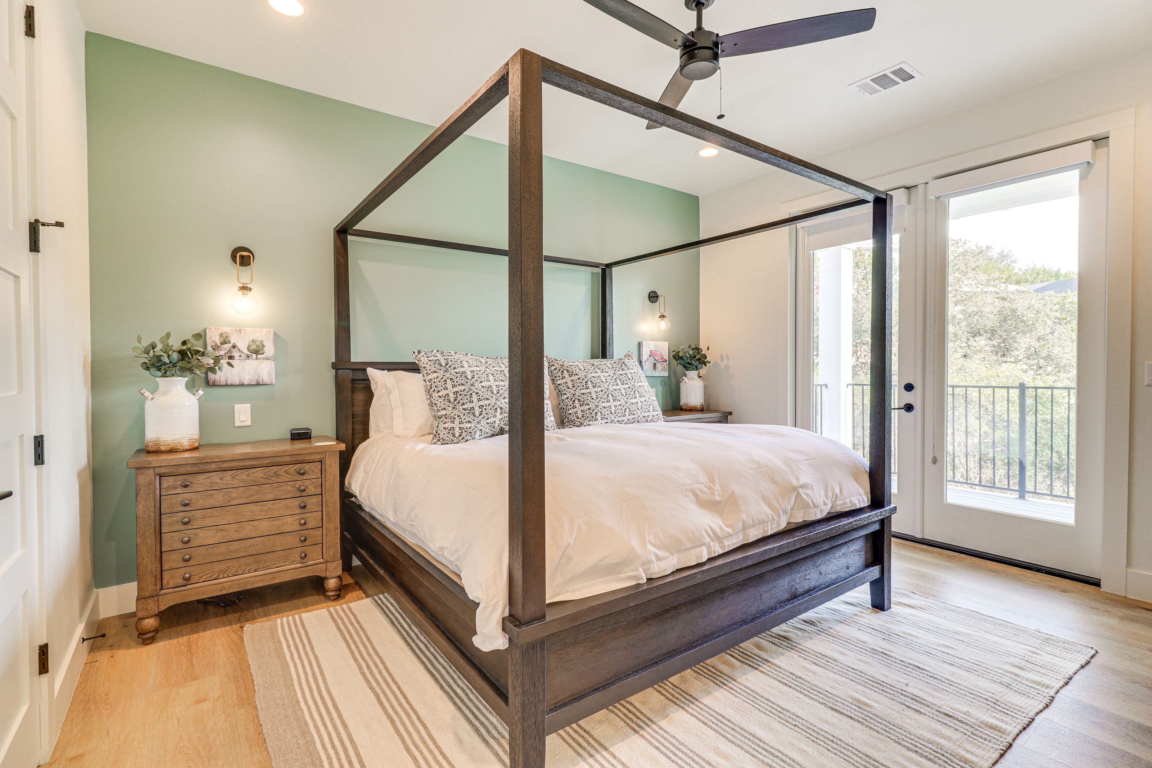 Bedroom 2 | King Bed | Smart TV | En-Suite Bathroom