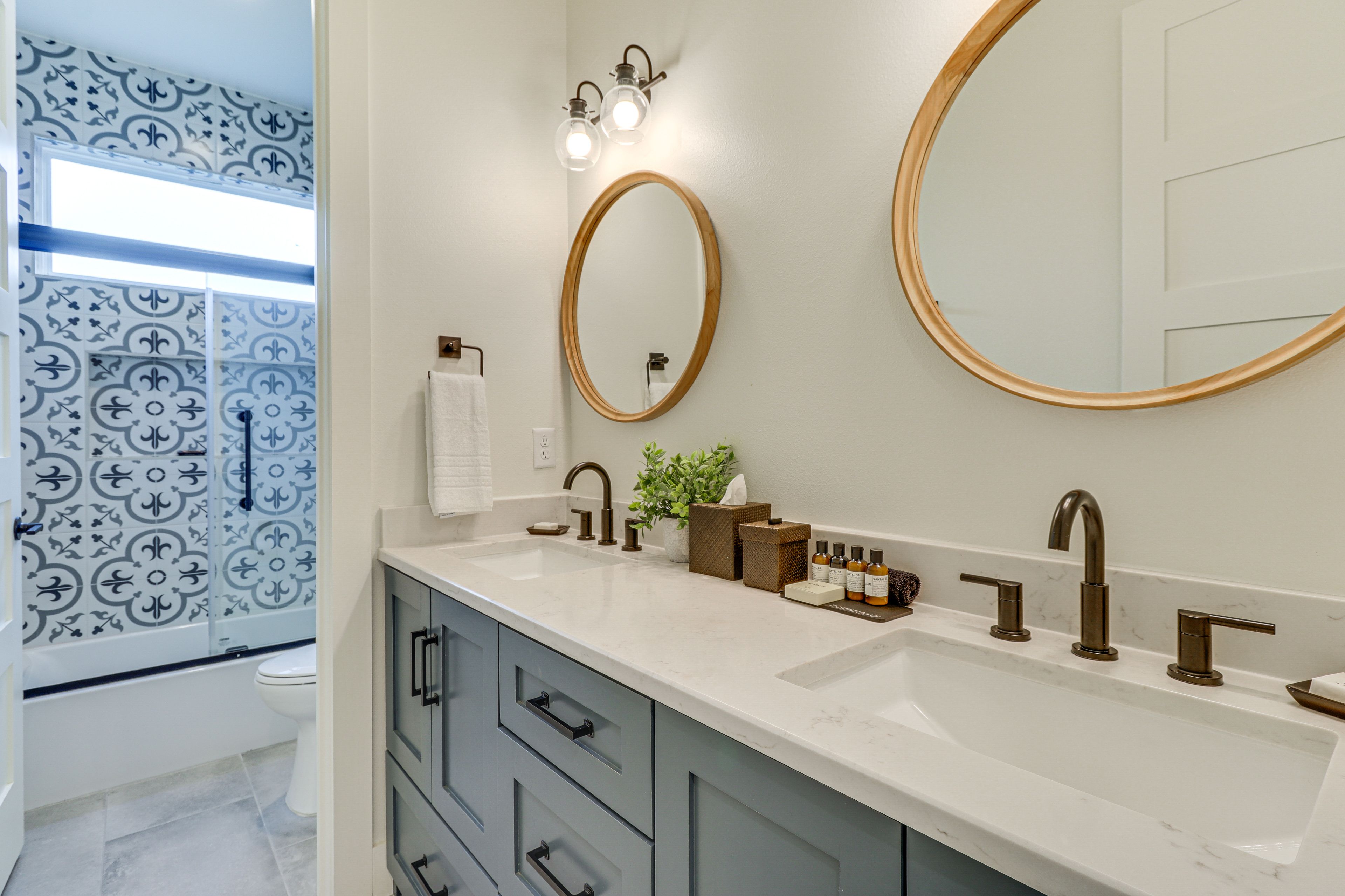 Full Bathroom