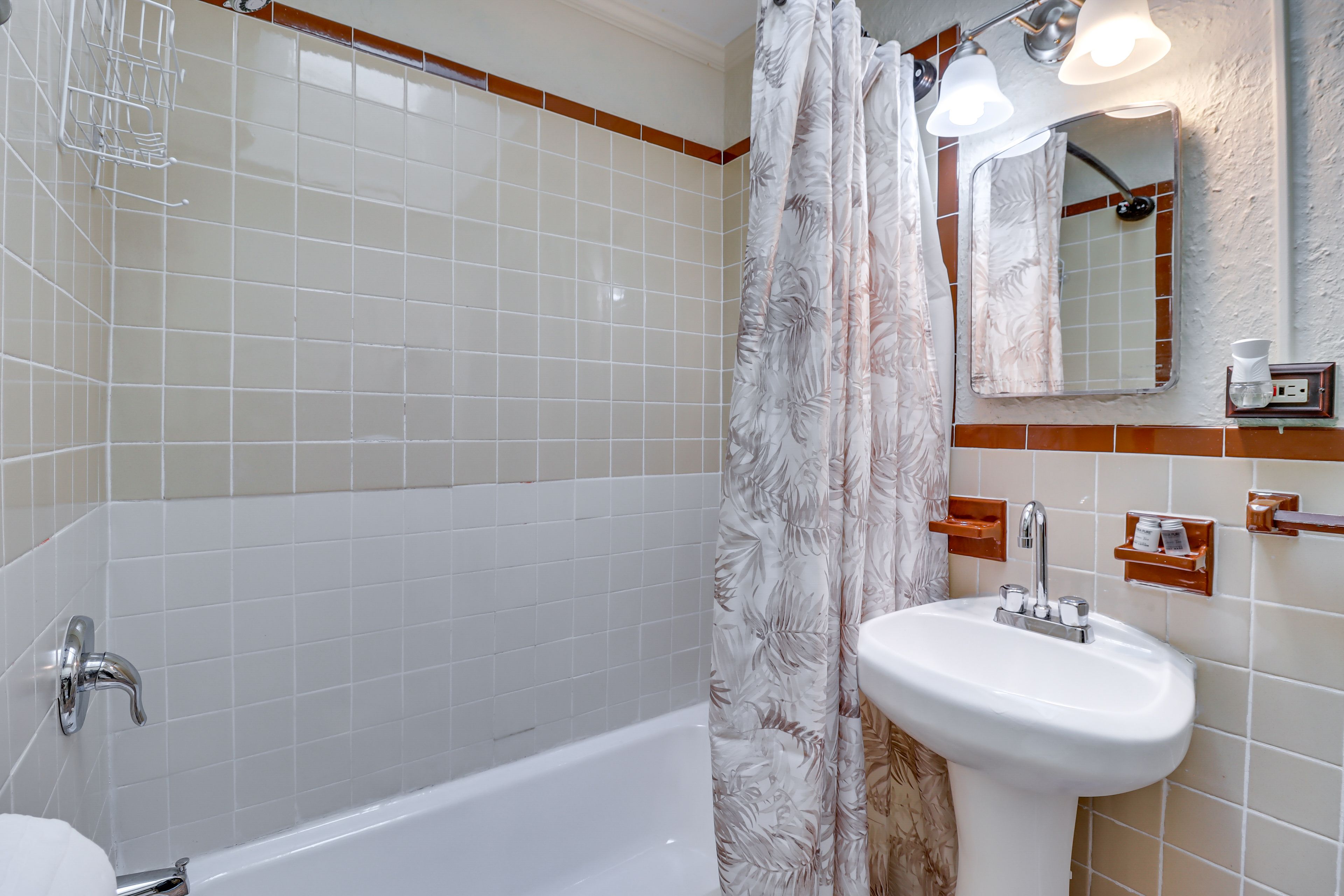 Full Bath | Towels | Complimentary Toiletries