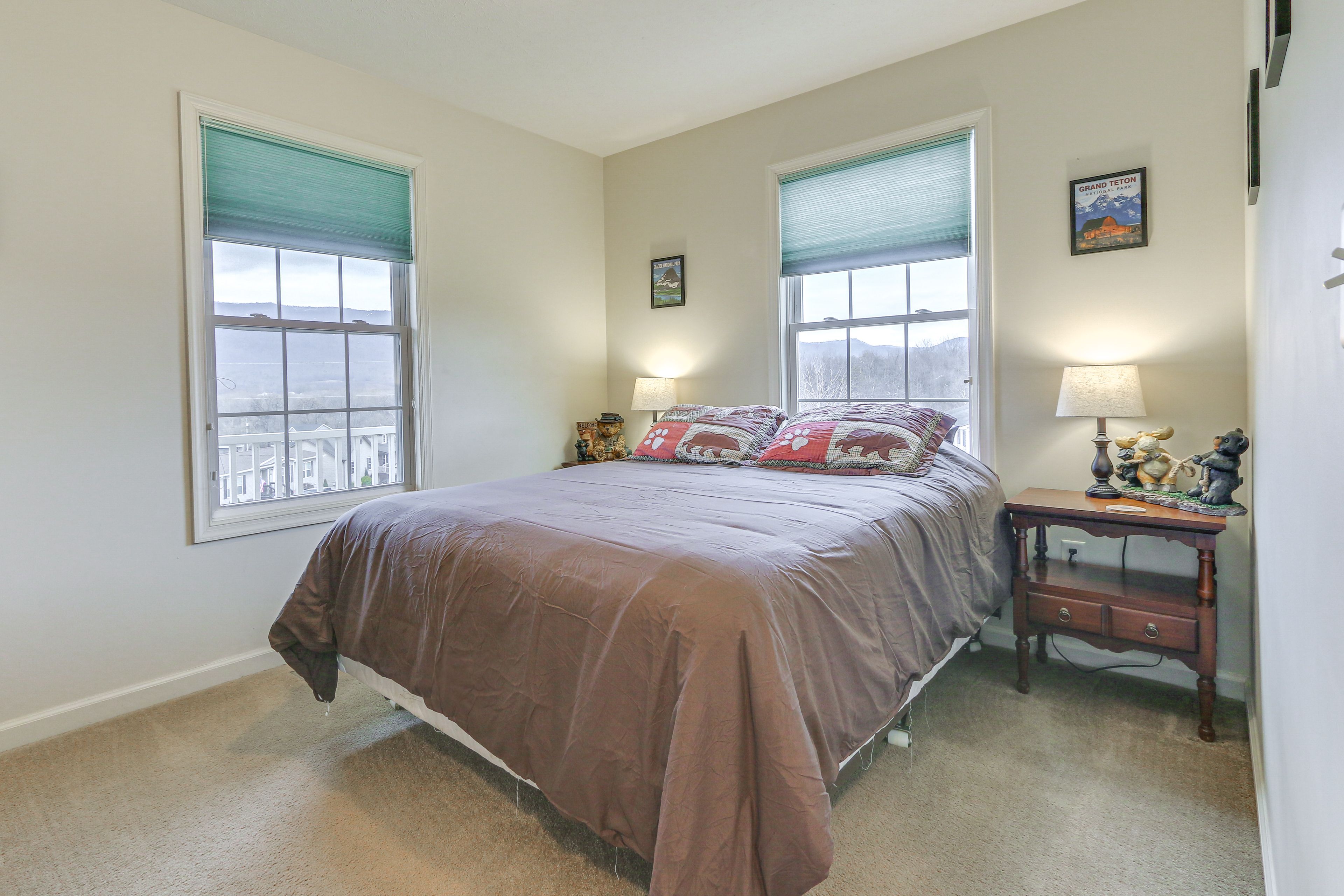 Bedroom 2 | Queen Bed