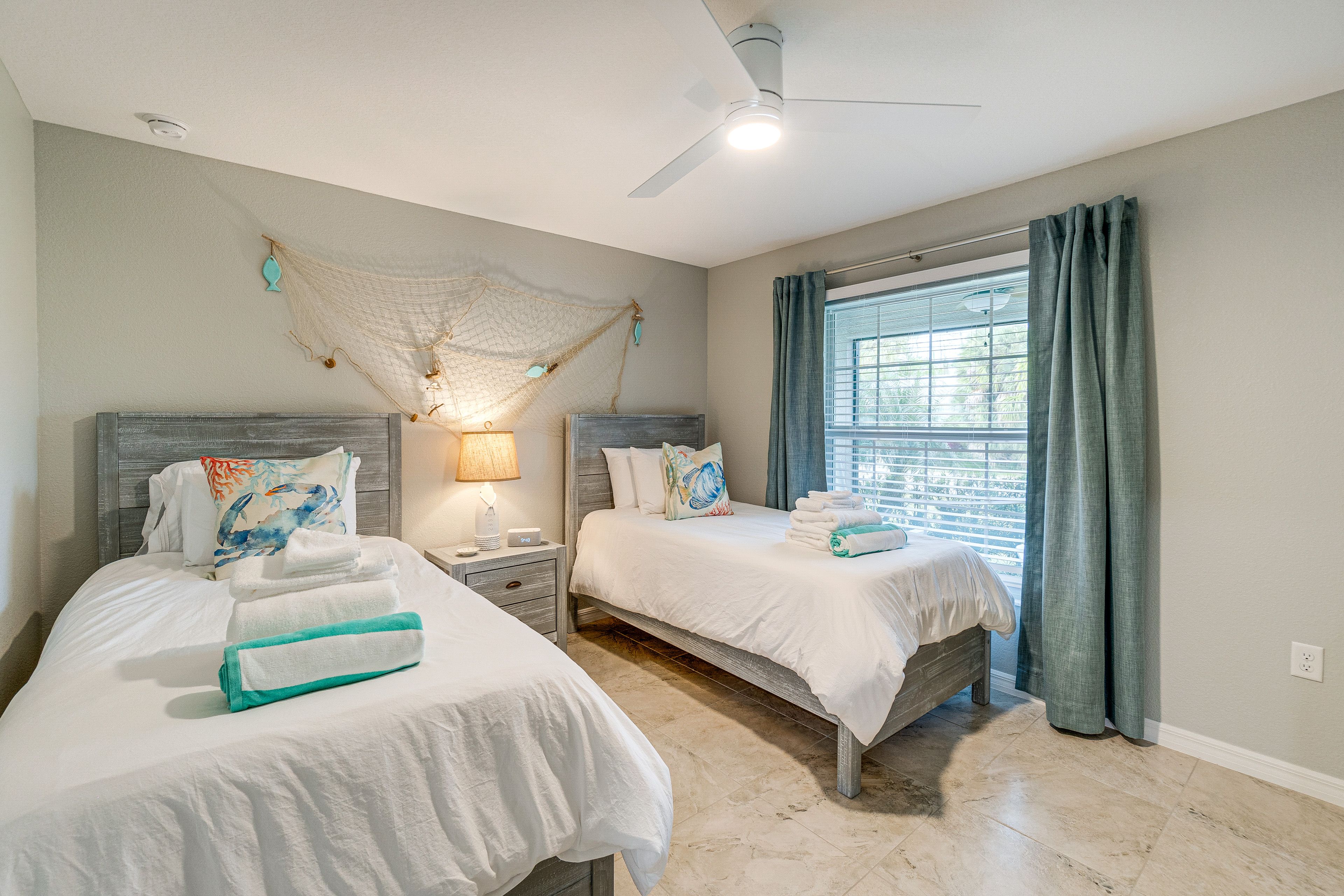 Bedroom 3 | 2 Twin Beds | Smart TV