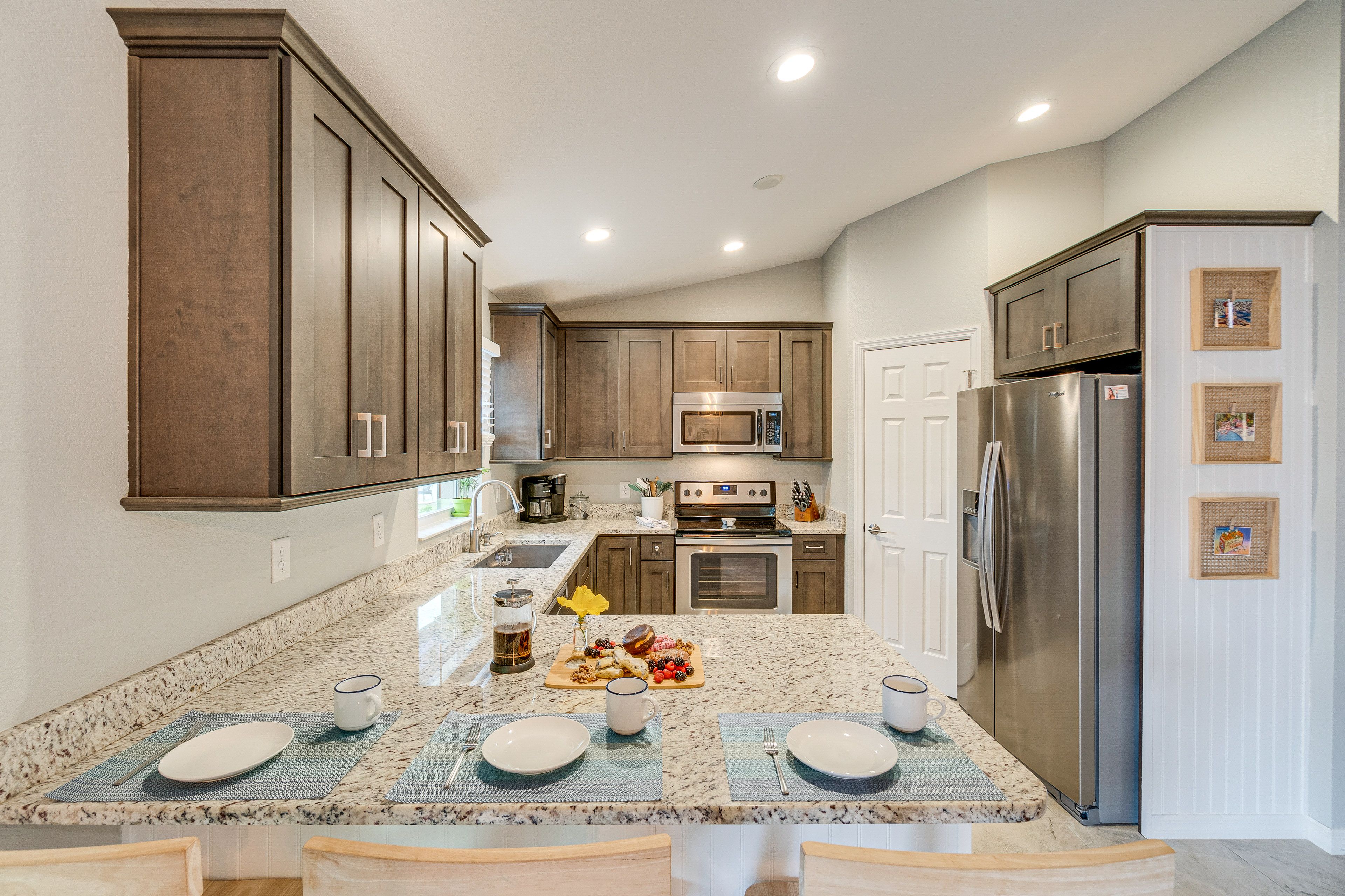 Kitchen | Cooking Basics | Coffee Maker | Paper Towels/Trash Bags Provided