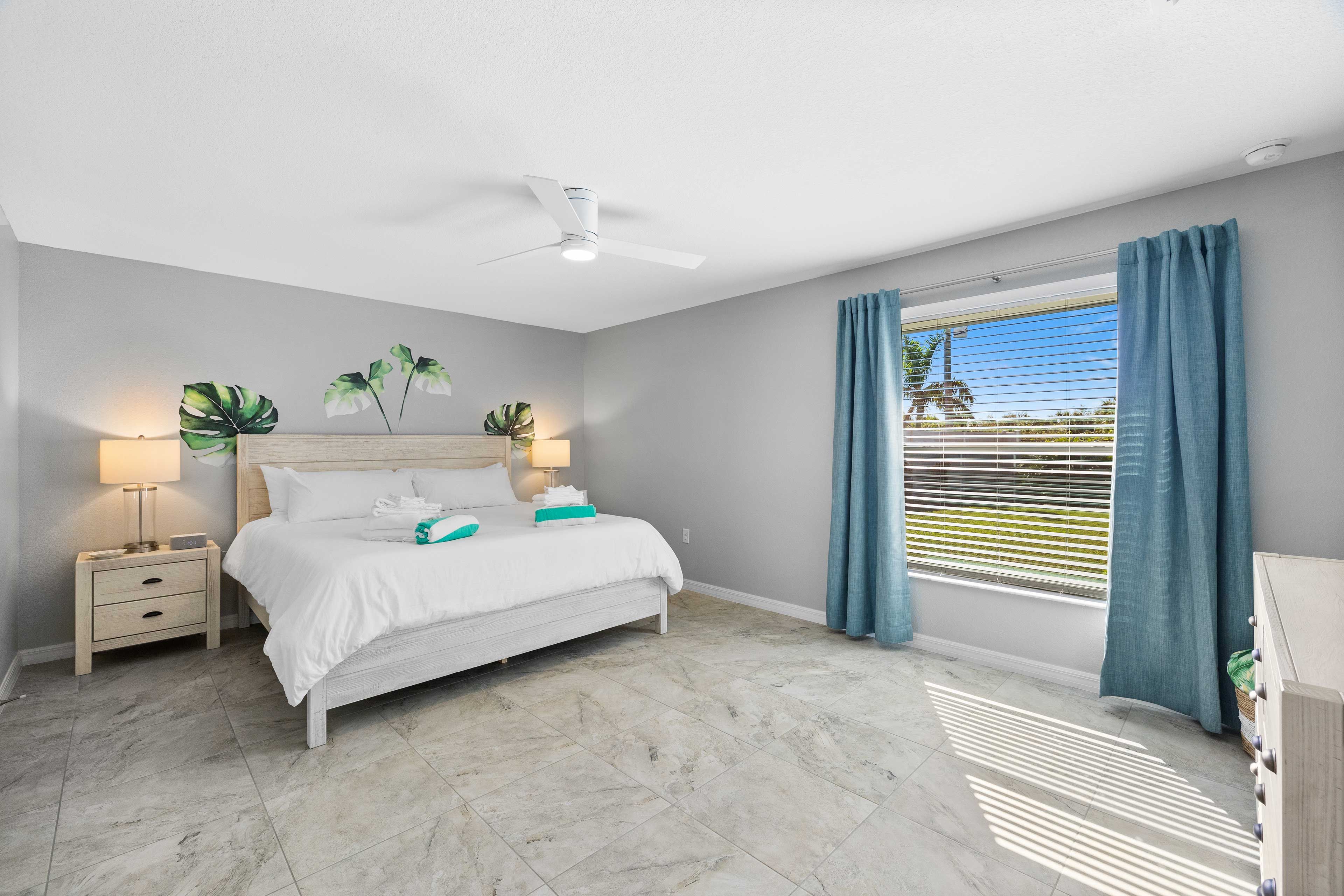 Bedroom 1 | King Bed | Linens Provided | Smart TV | En-Suite Bathroom