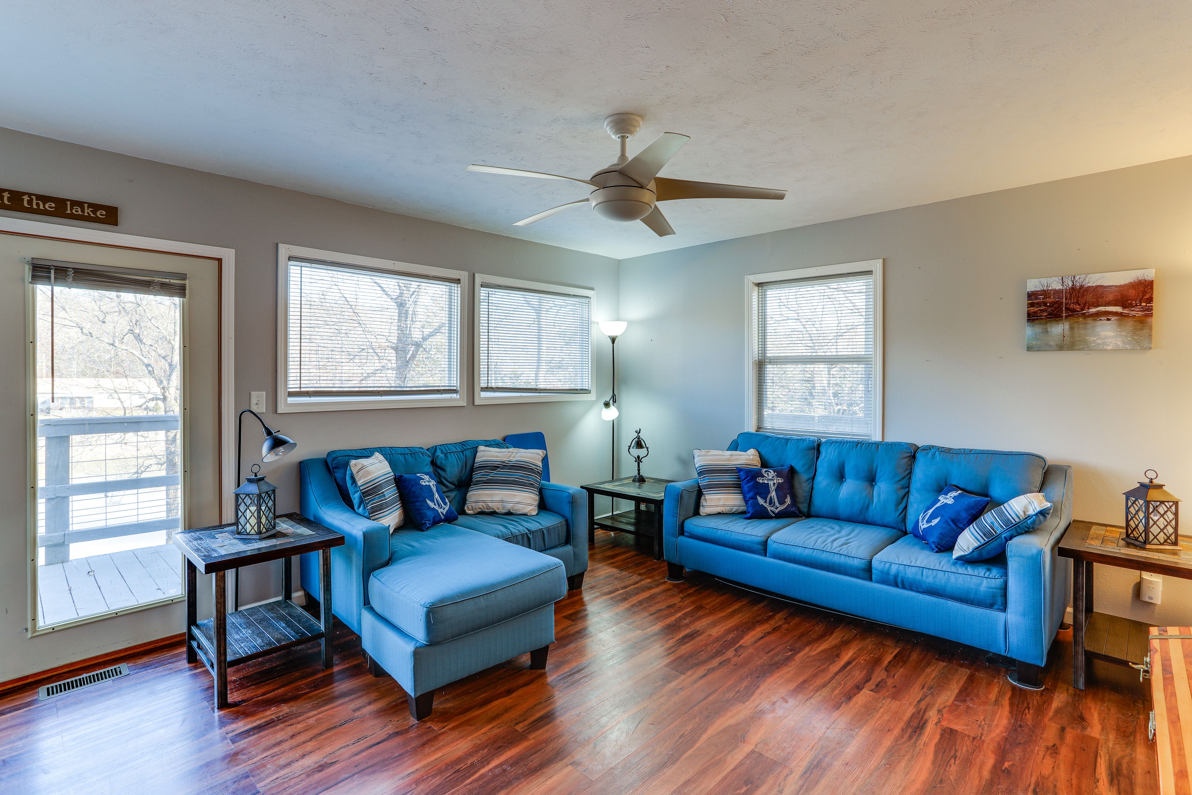 Living Room | Queen Sleeper Sofa | Smart TV | Central A/C | Fireplace