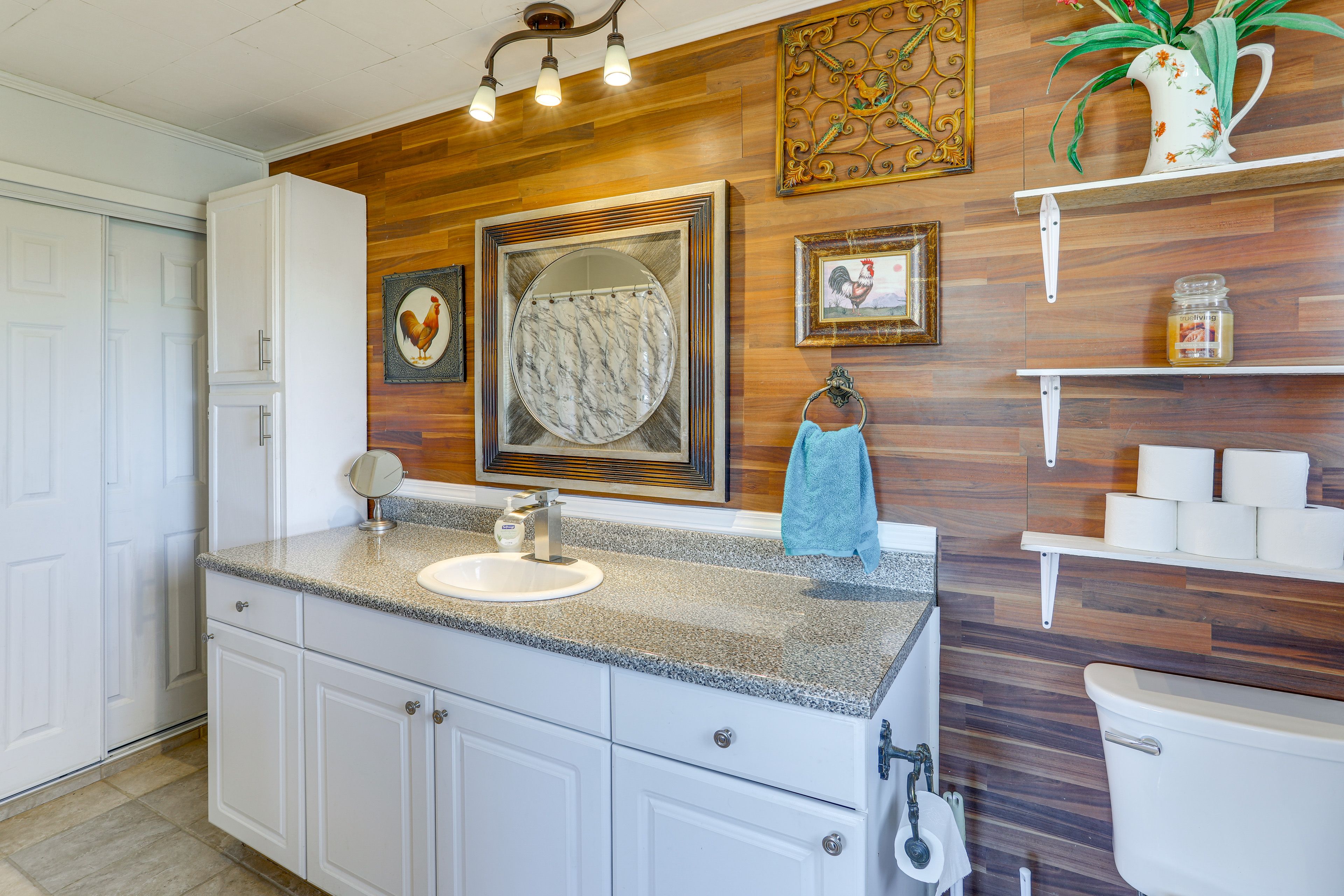 En-Suite Bathroom | Towels Provided