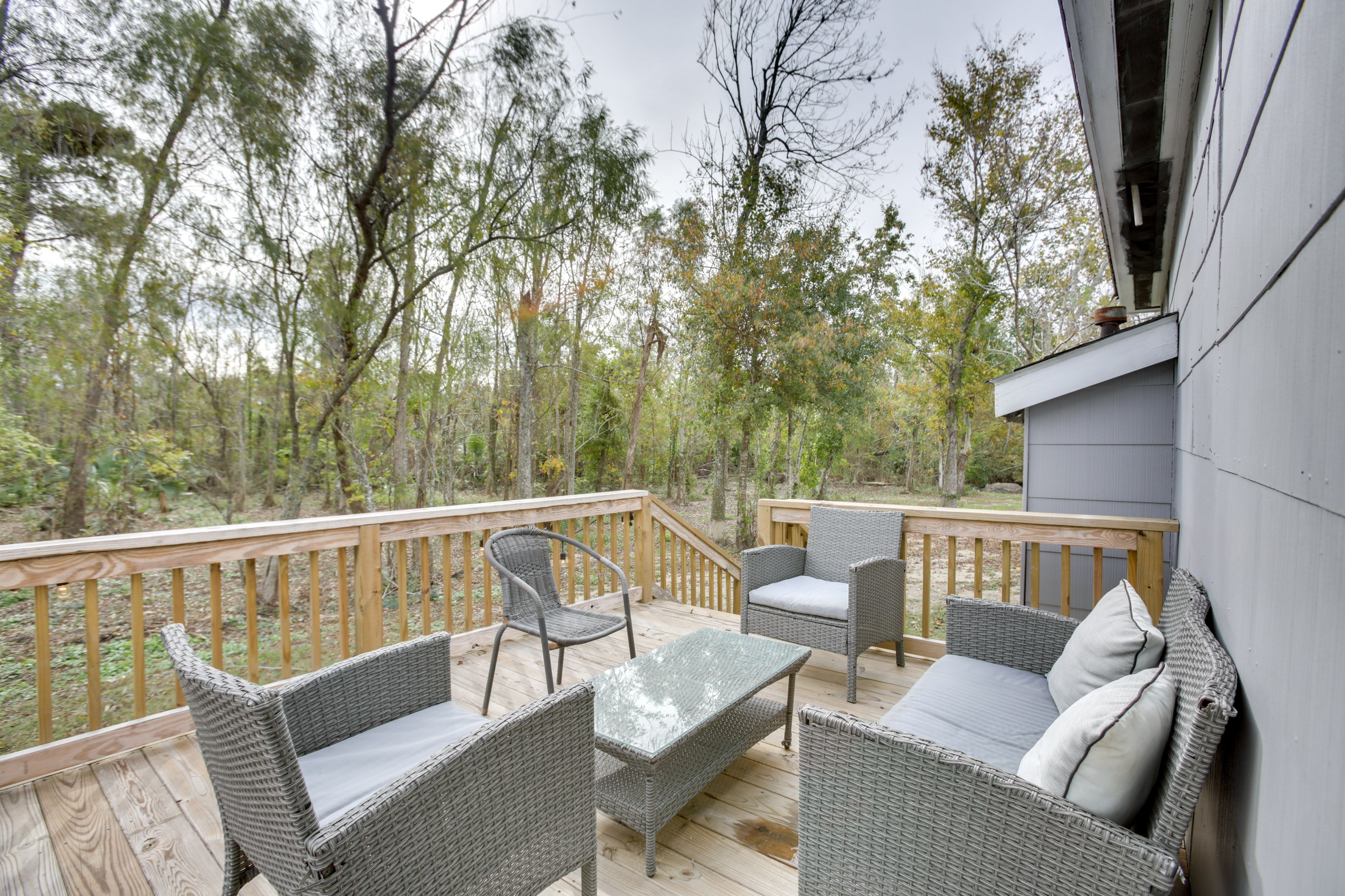 Destrehan Vacation Rental | 1BR | 1BA | 576 Sq Ft | 5 Exterior Steps Required