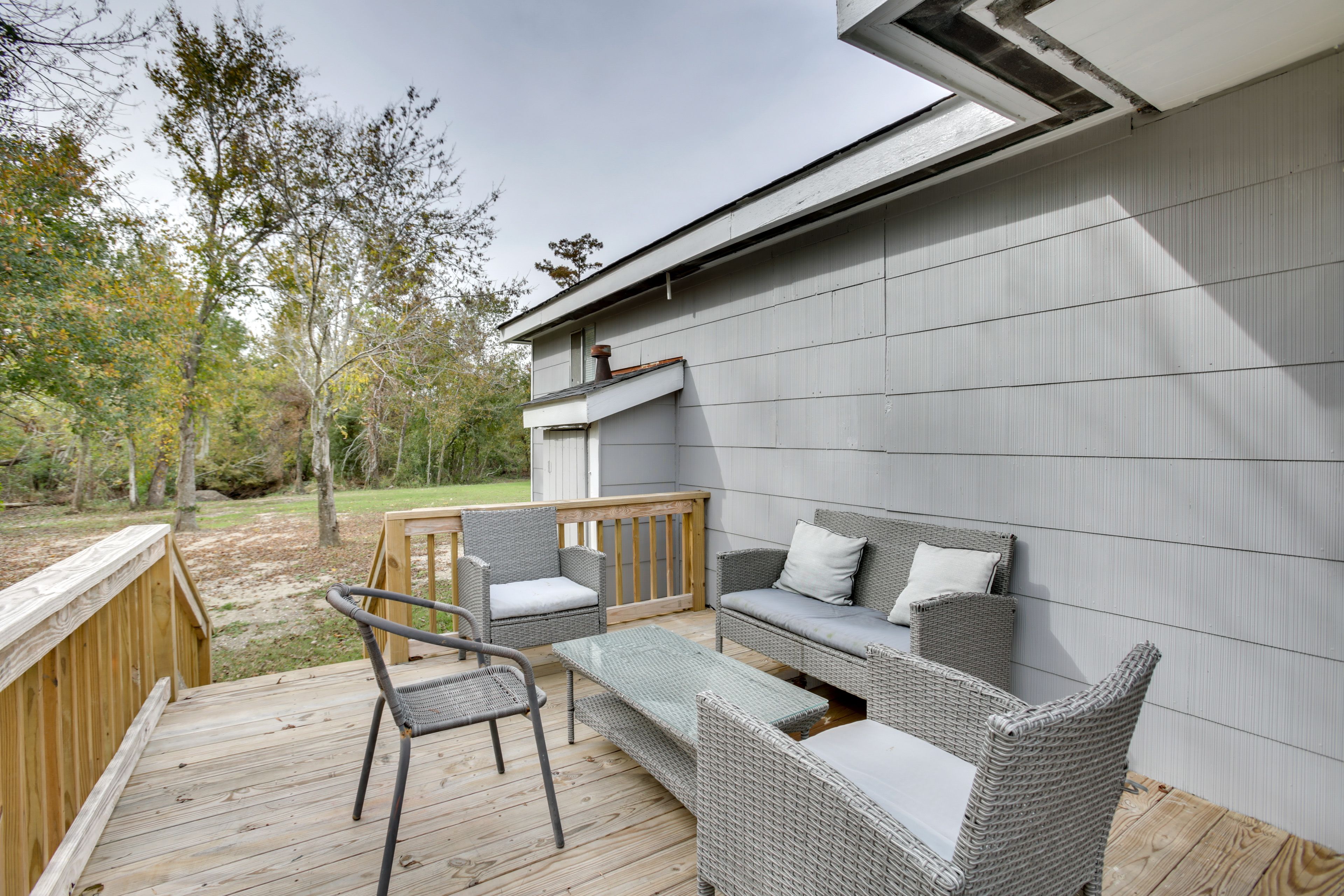 Deck | Outdoor Seating & Dining