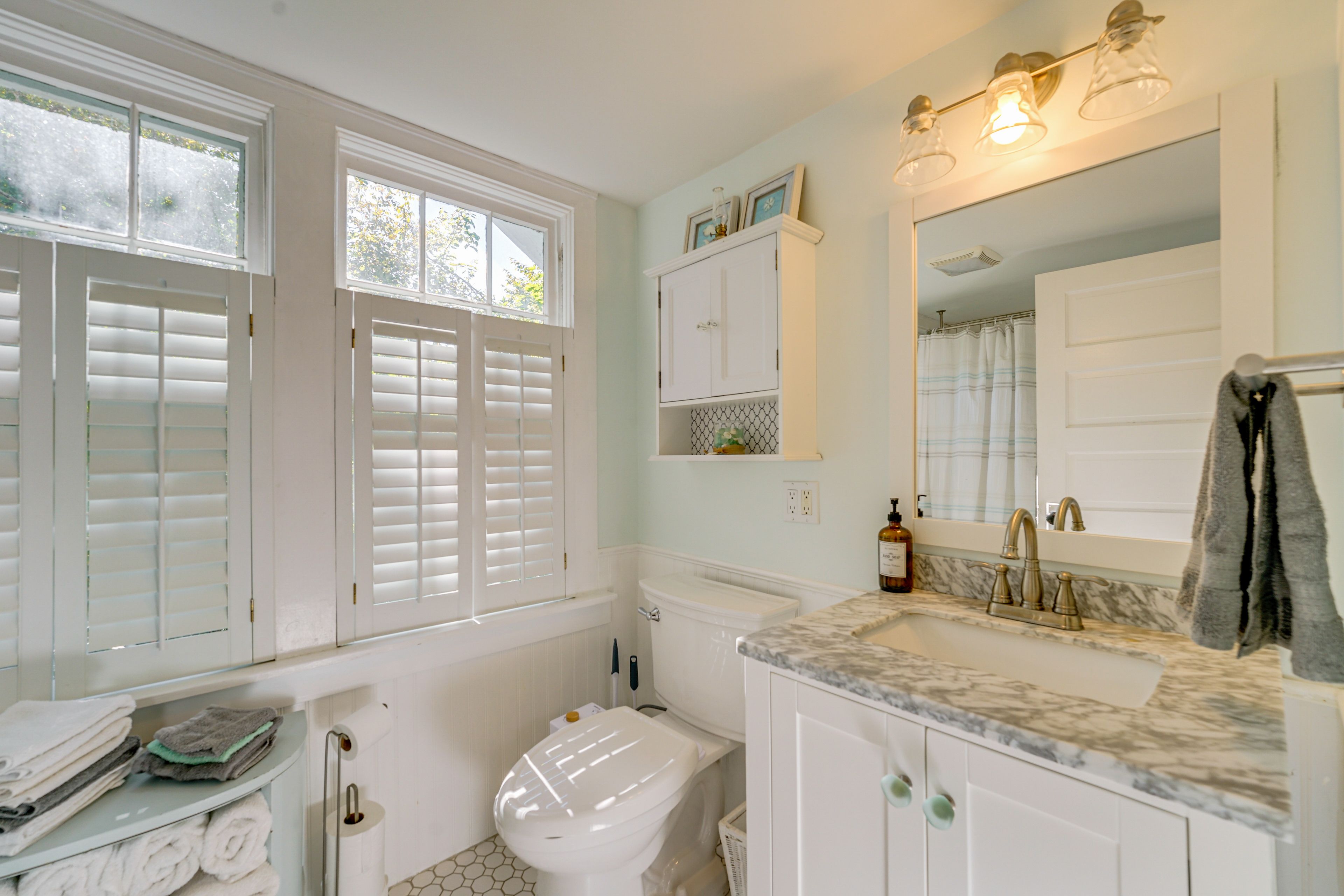 Full Bathroom | 2nd Floor | Towels Provided | Clawfoot Tub