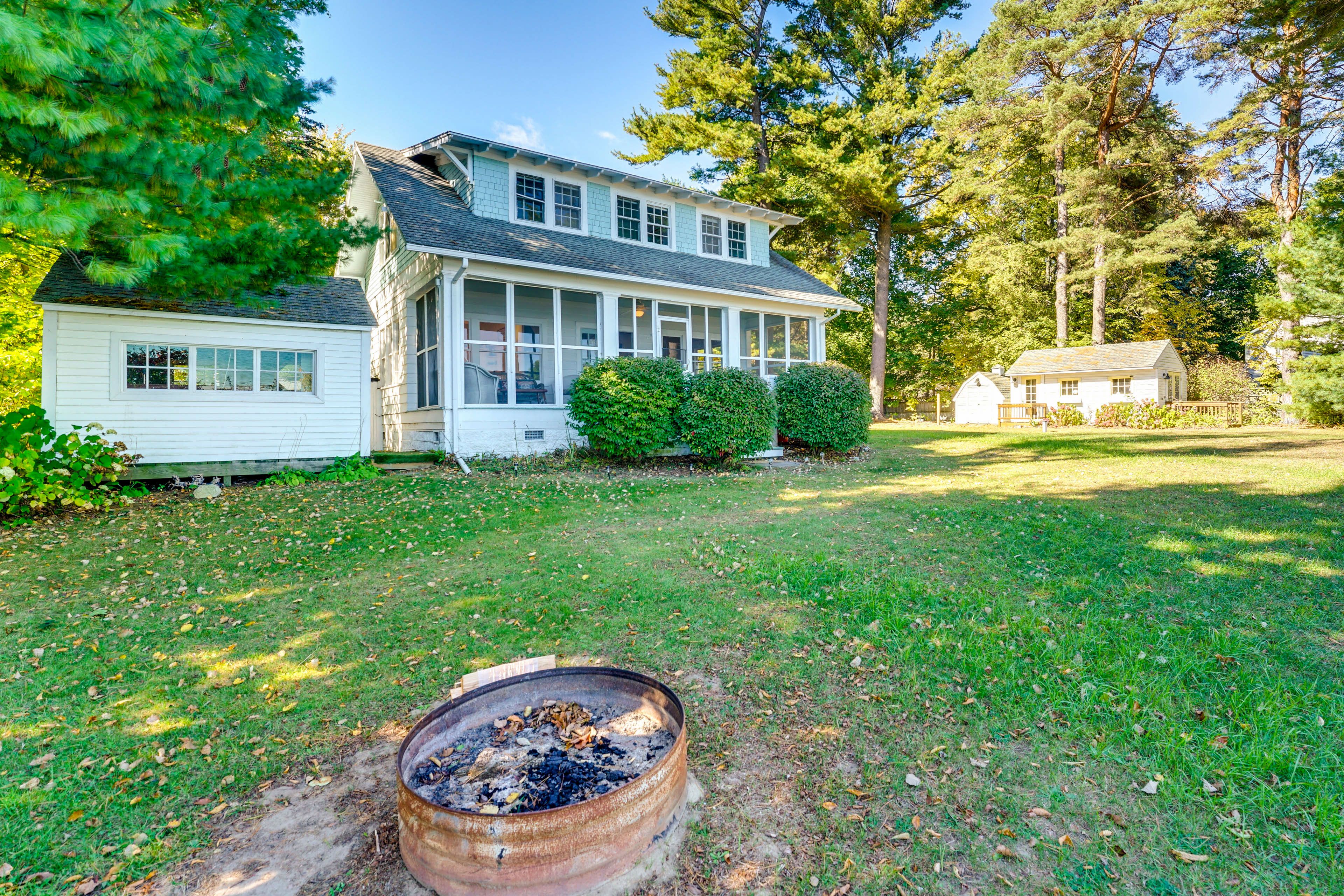 Private Yard | Fire Pit | Lake Access On-Site