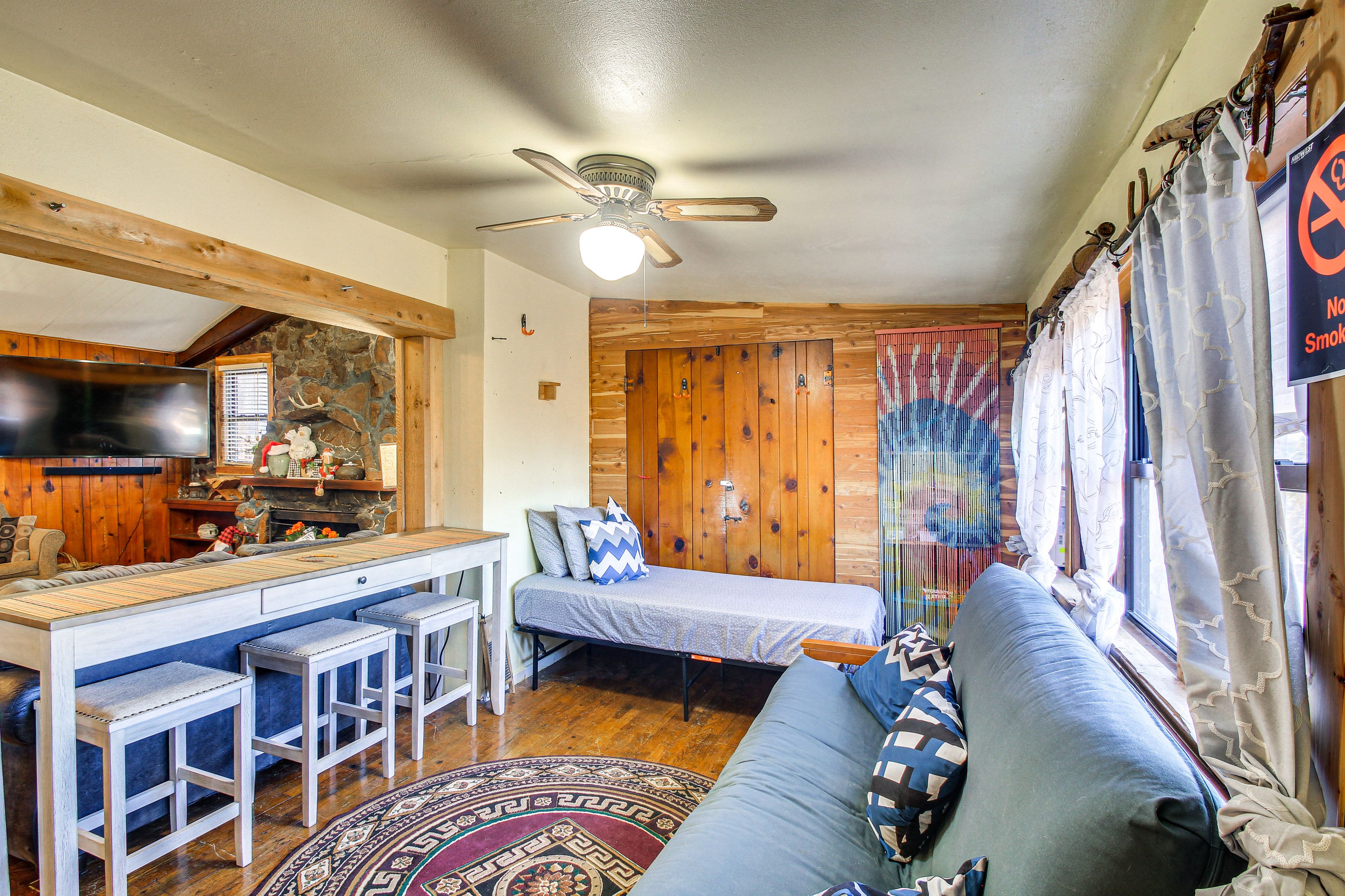 Living Room | Twin Bed | Queen Futon