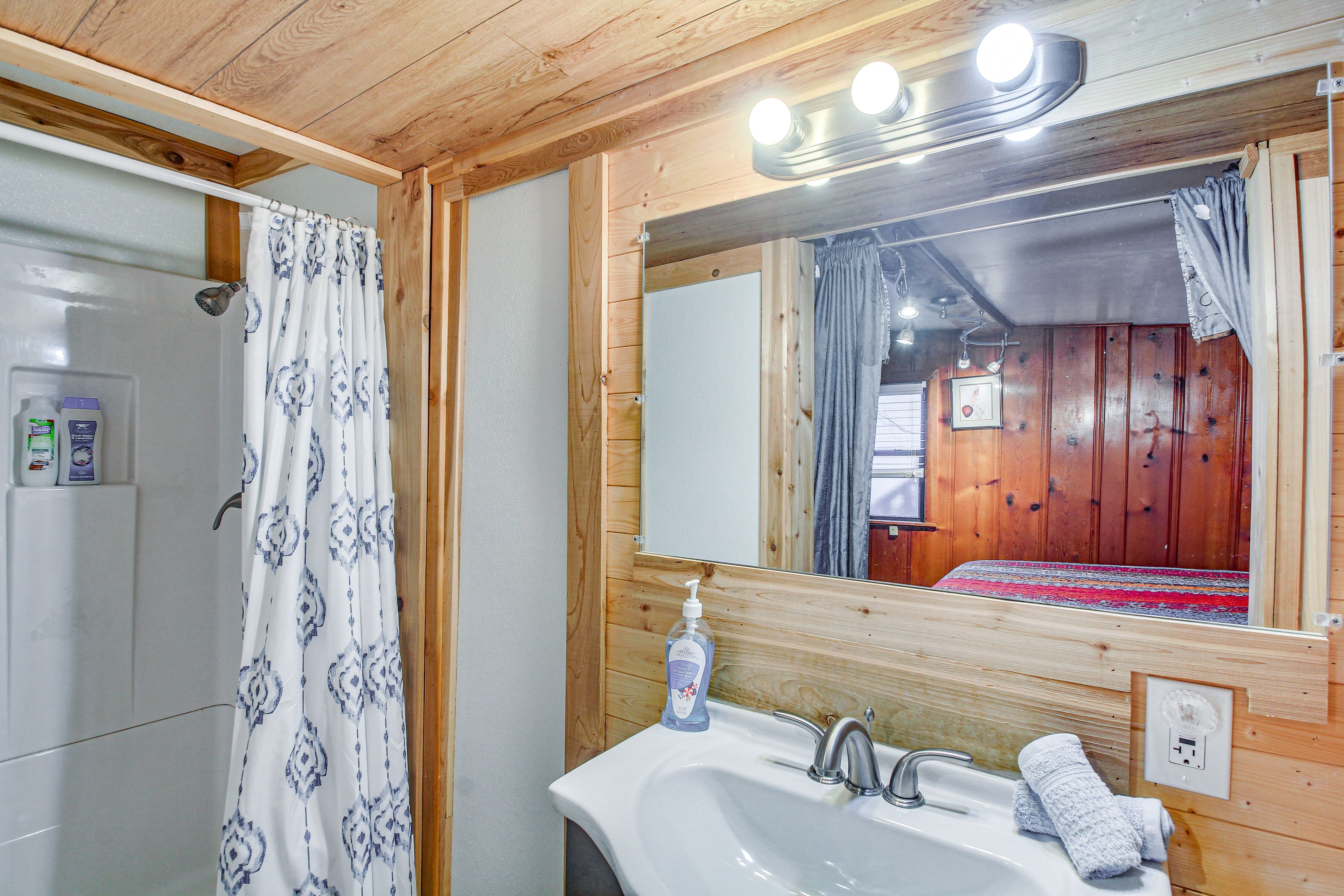 Bathroom | Towels Provided