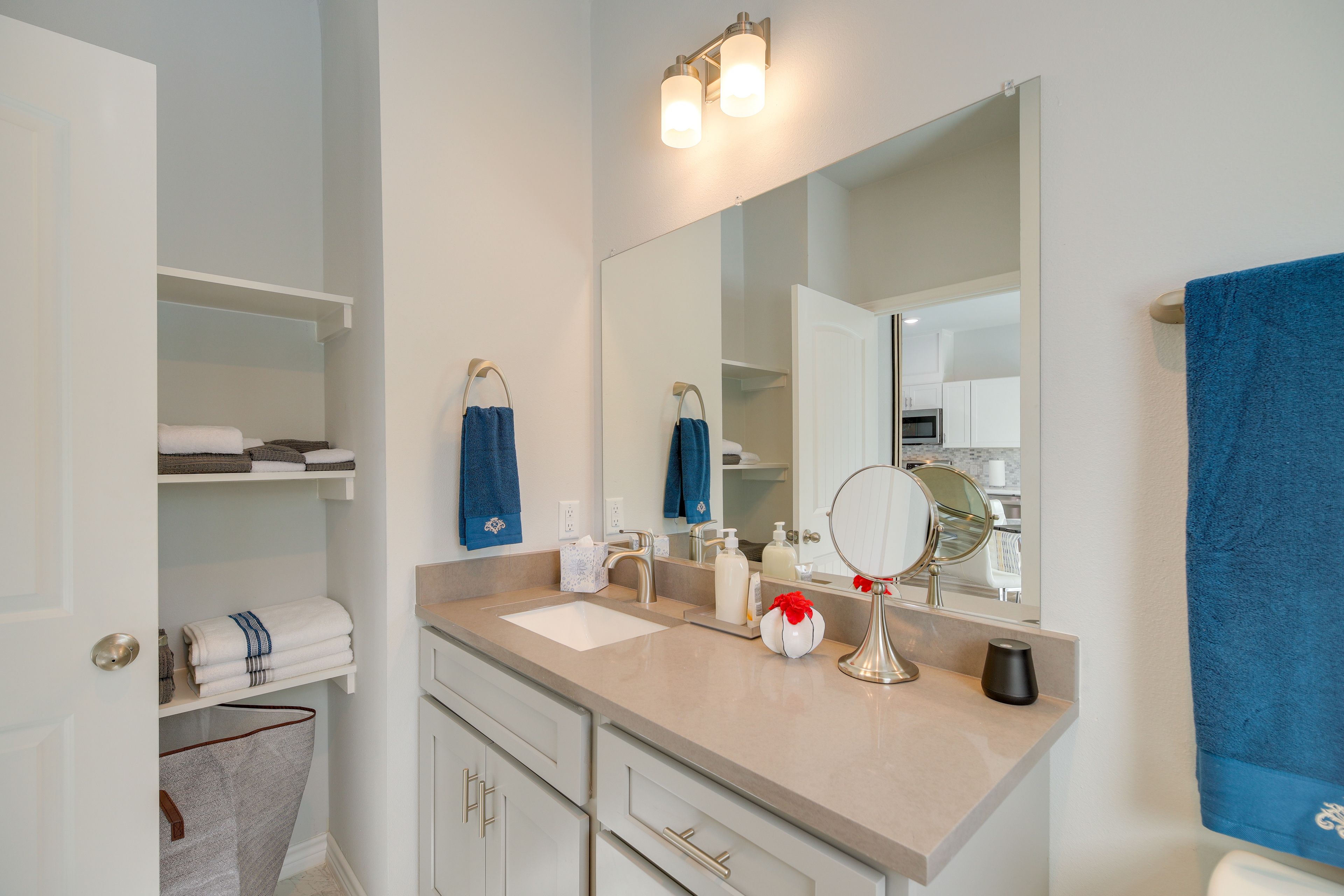 Full Bathroom | Complimentary Toiletries