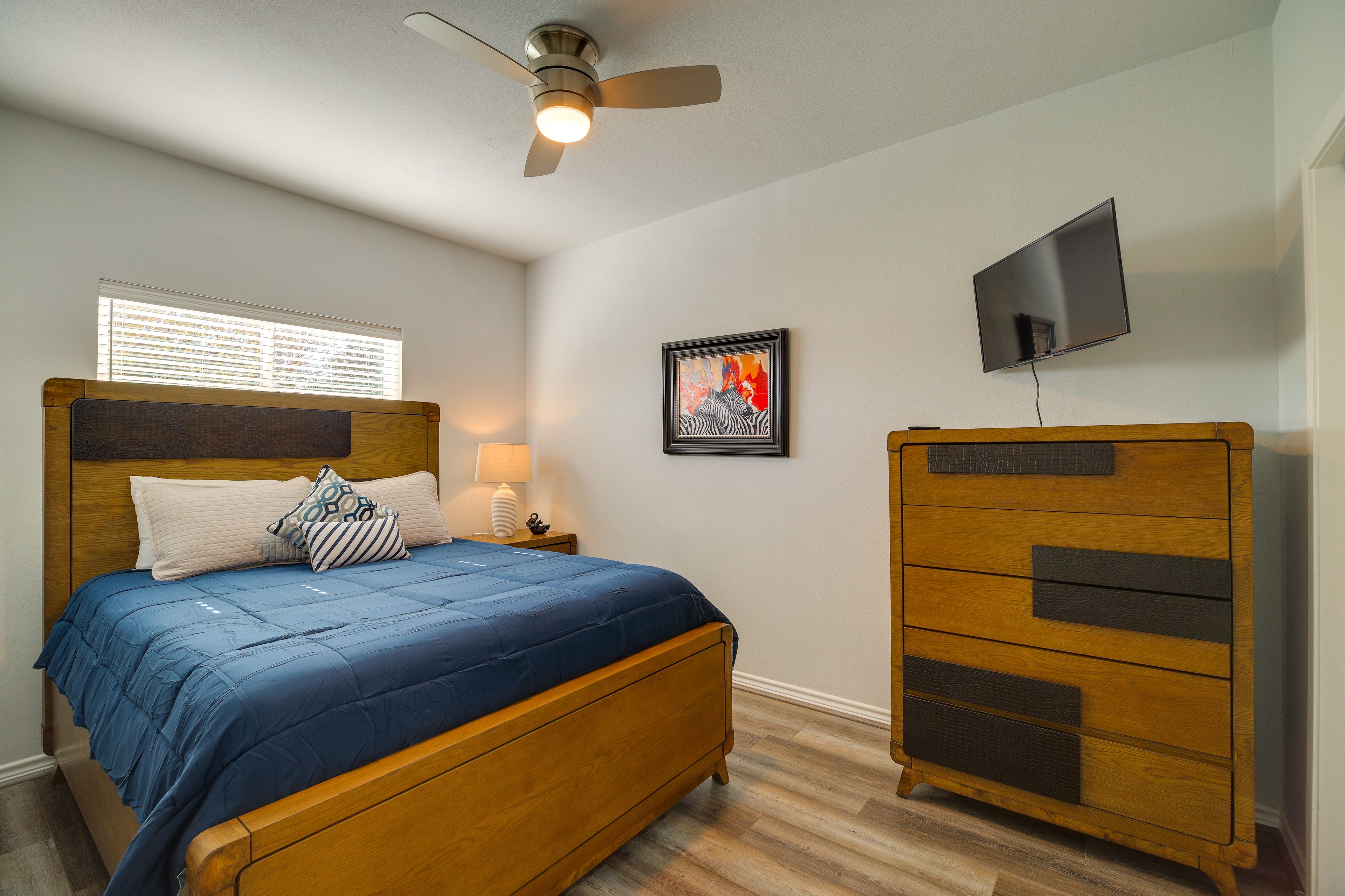 Bedroom 2 | Queen Bed