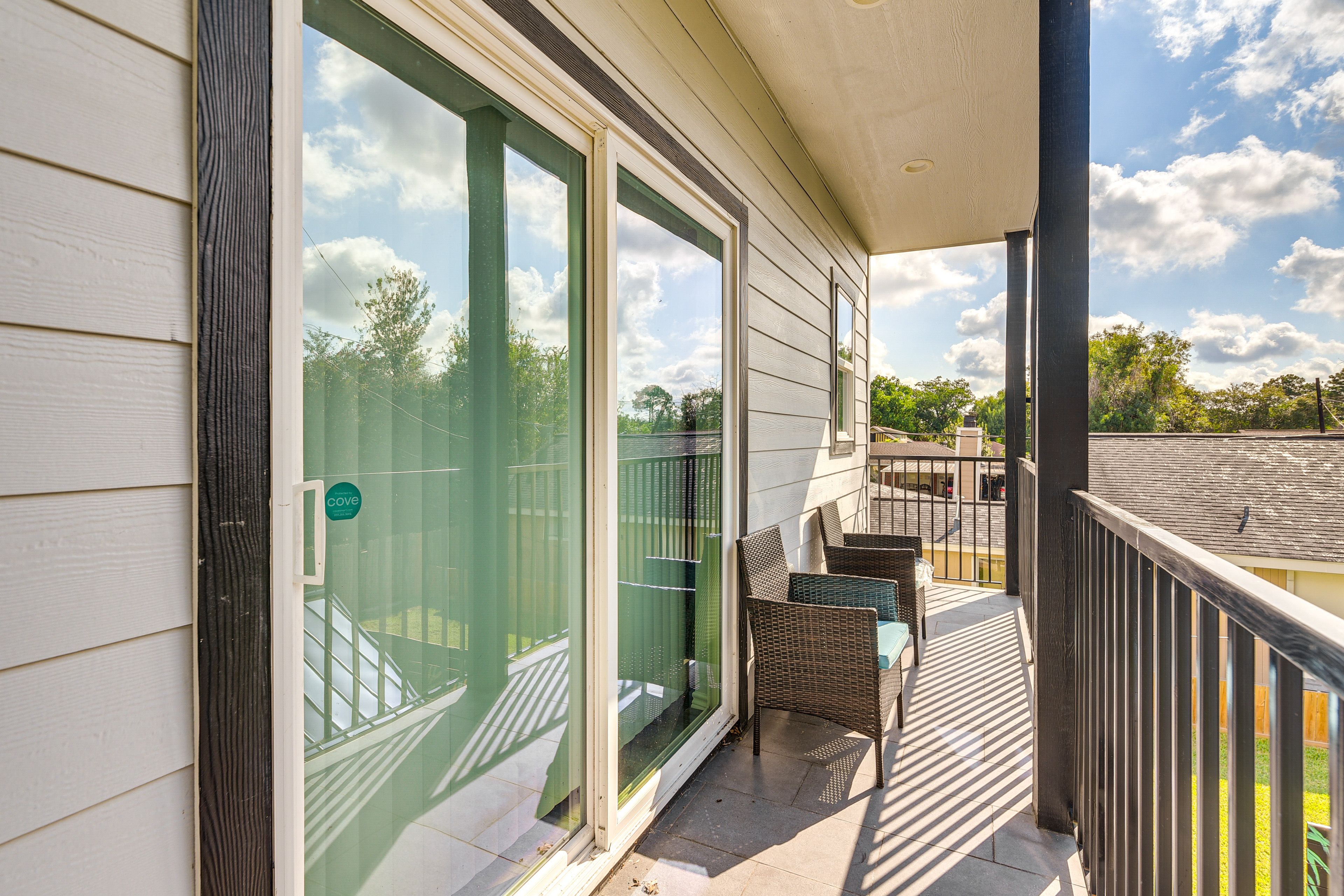 Balcony w/ Seating