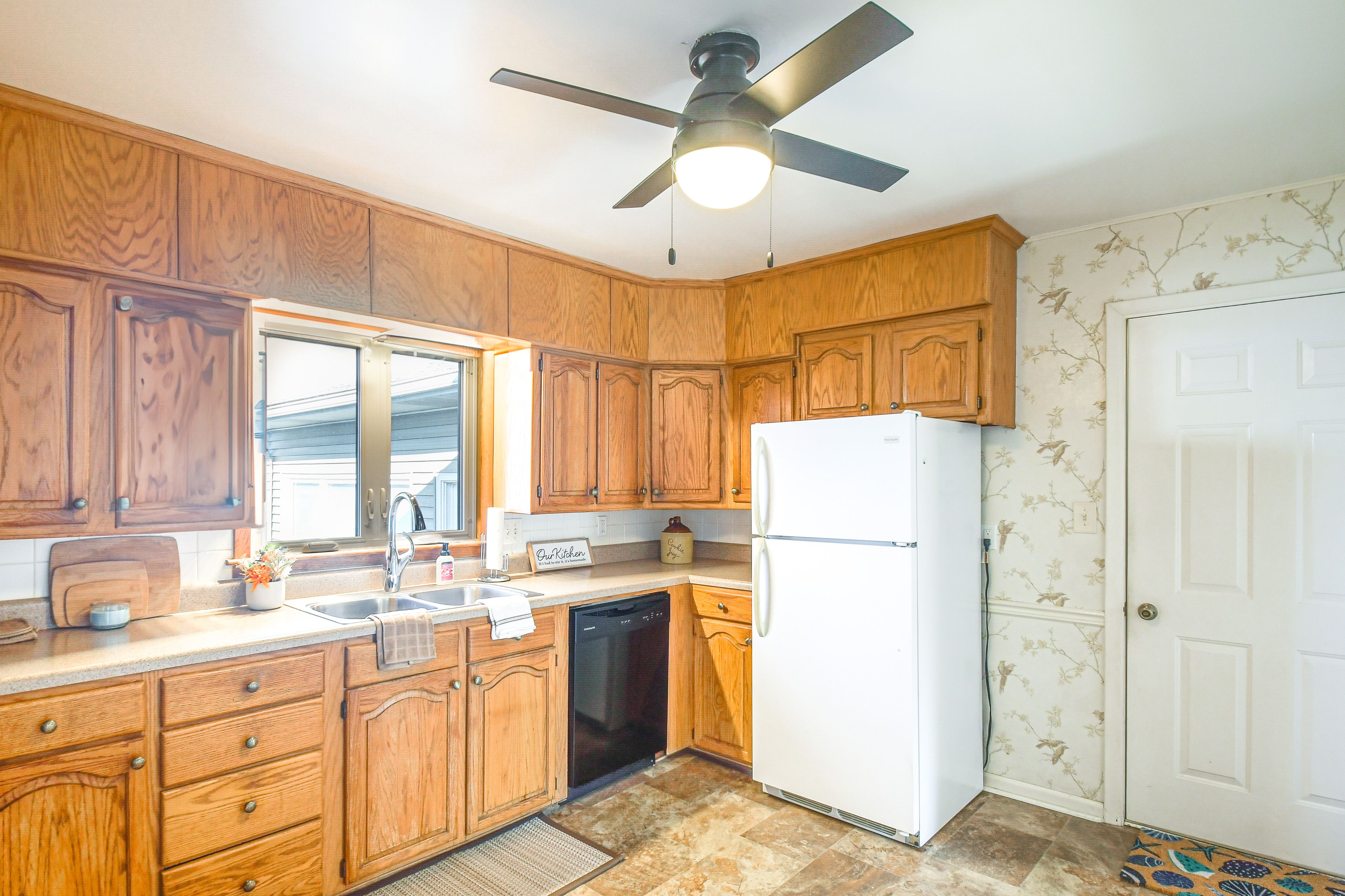 Kitchen | Keurig & Drip Coffee Maker