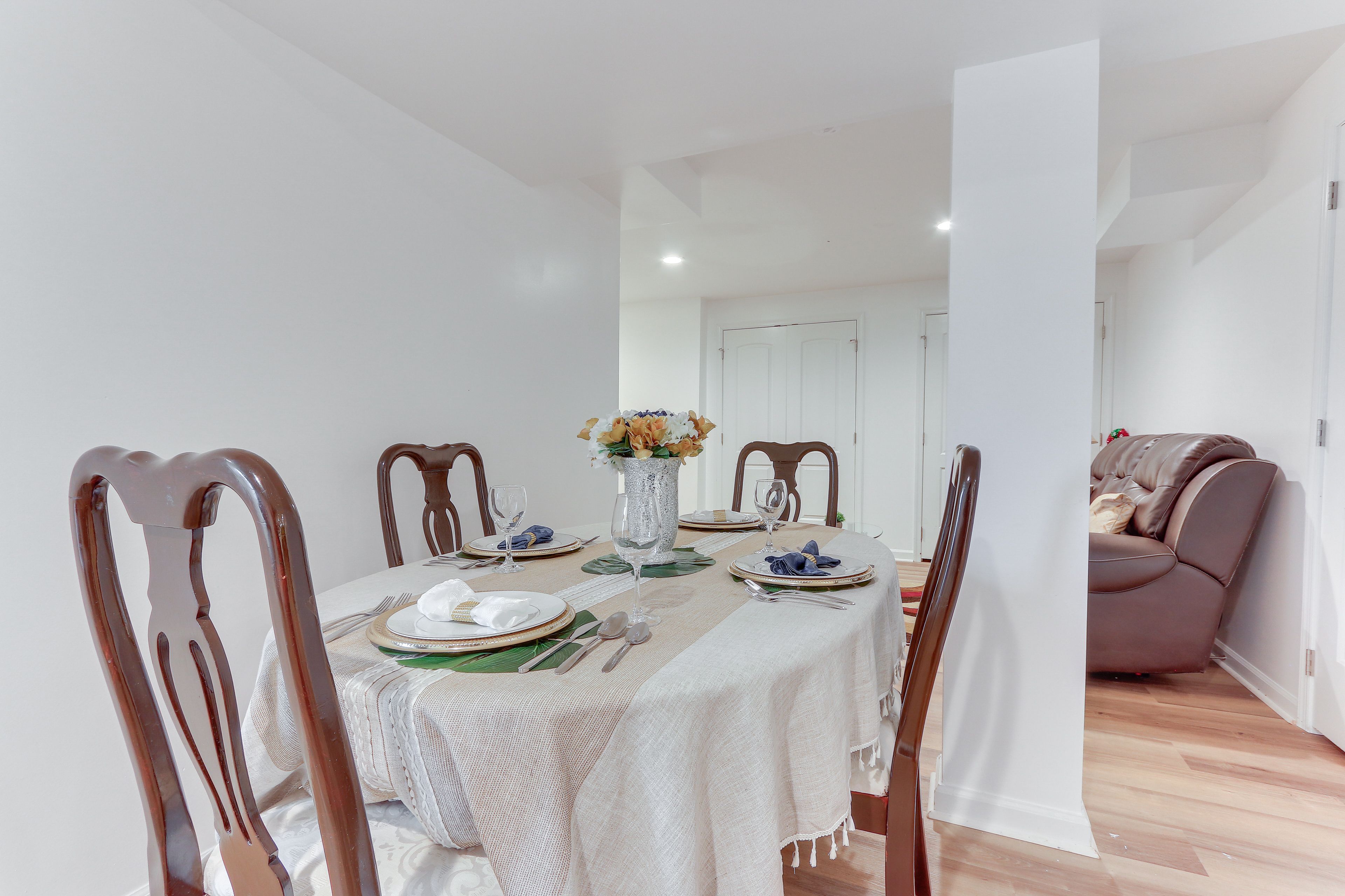 Dining Area | Dishware/Flatware