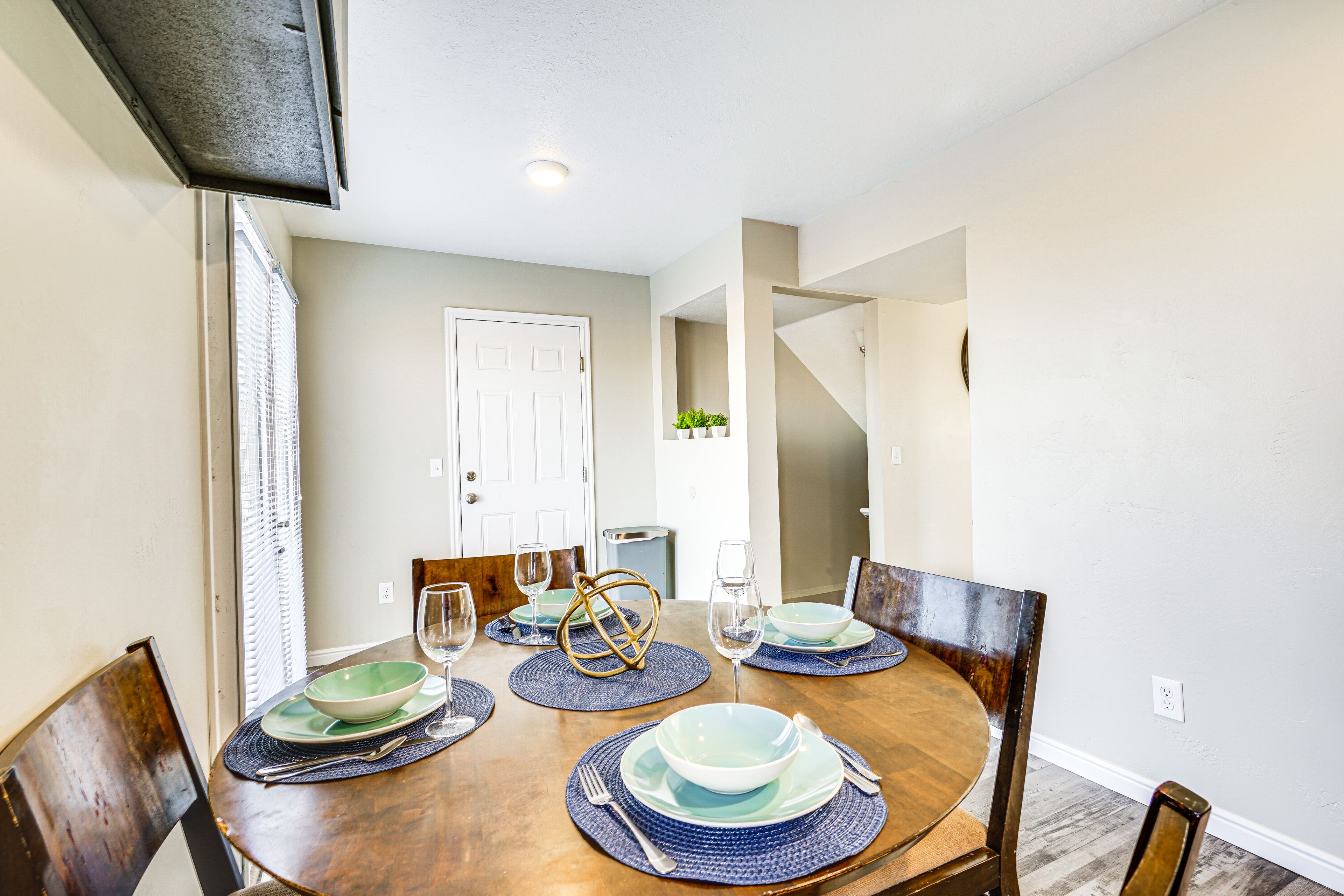 Dining Area | Dishware & Flatware
