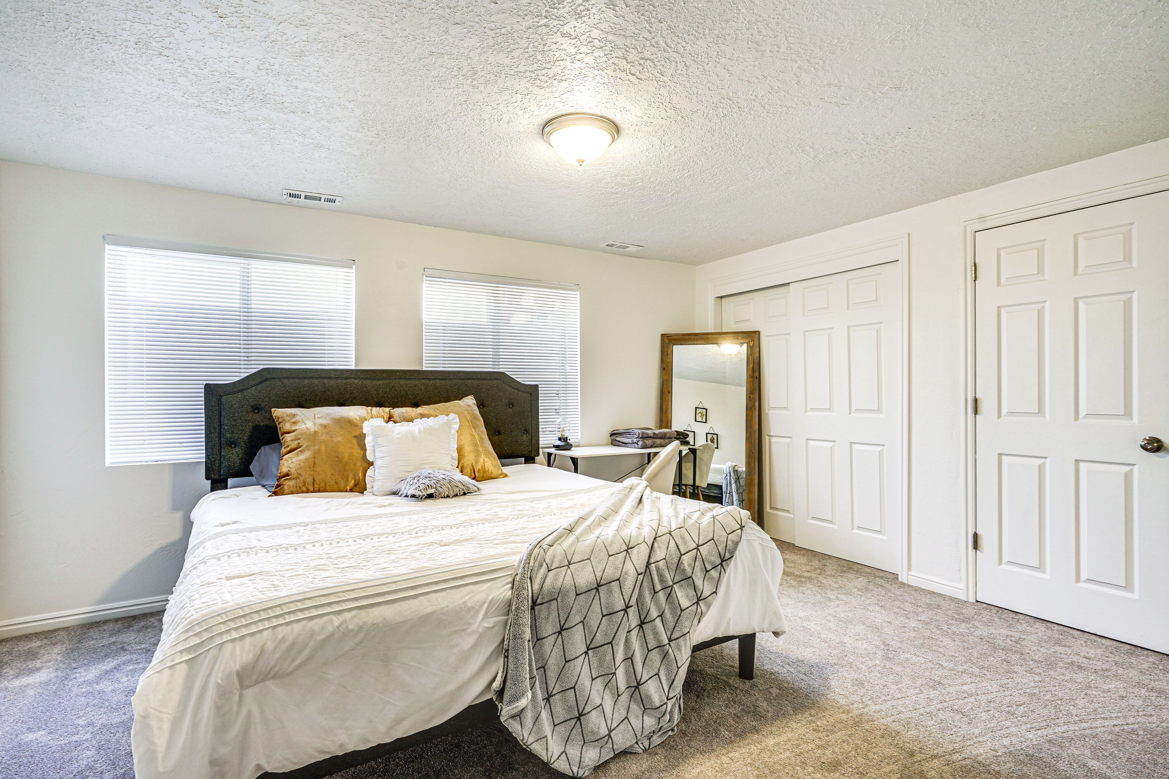 Bedroom 2 | King Bed | Work Desk
