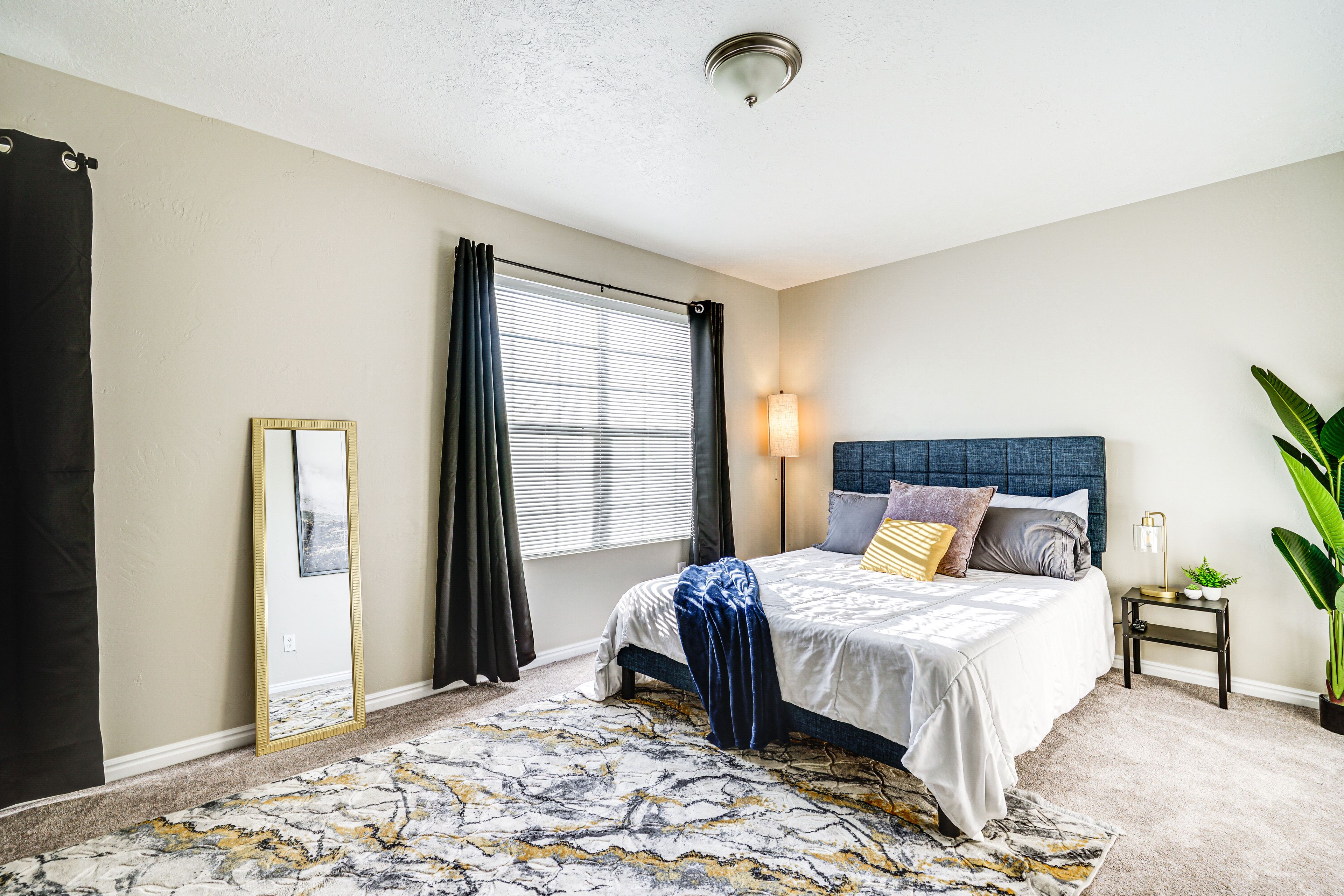 Bedroom 5 | Queen Bed