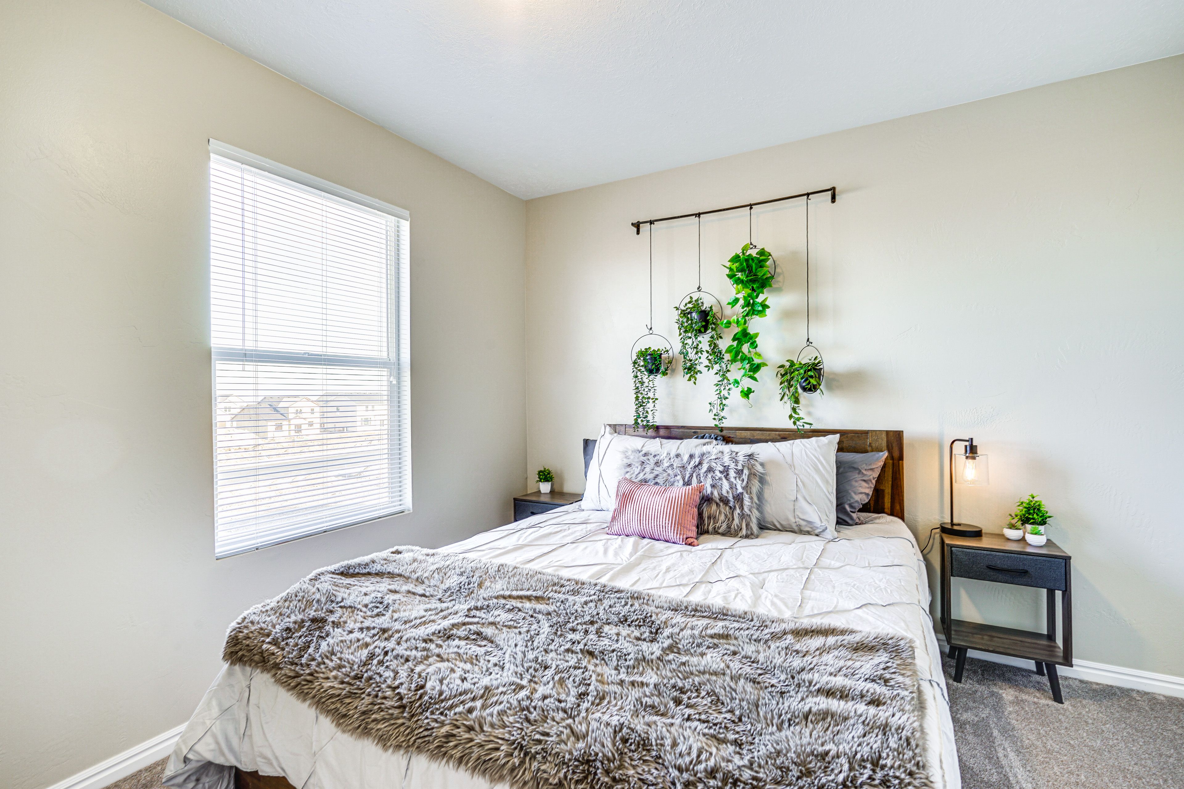 Bedroom 4 | Queen Bed