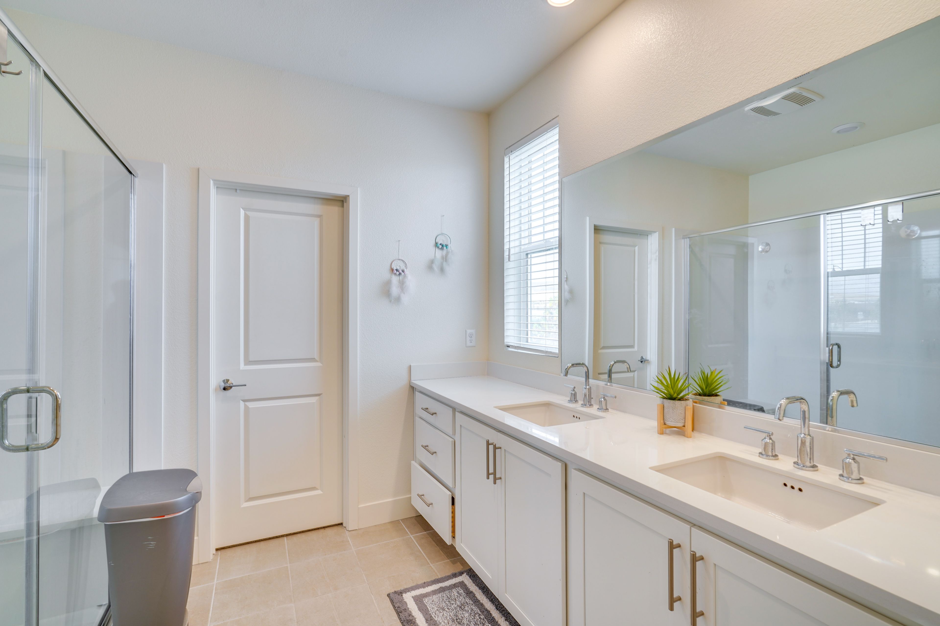 En-Suite Bathroom | 2nd Floor