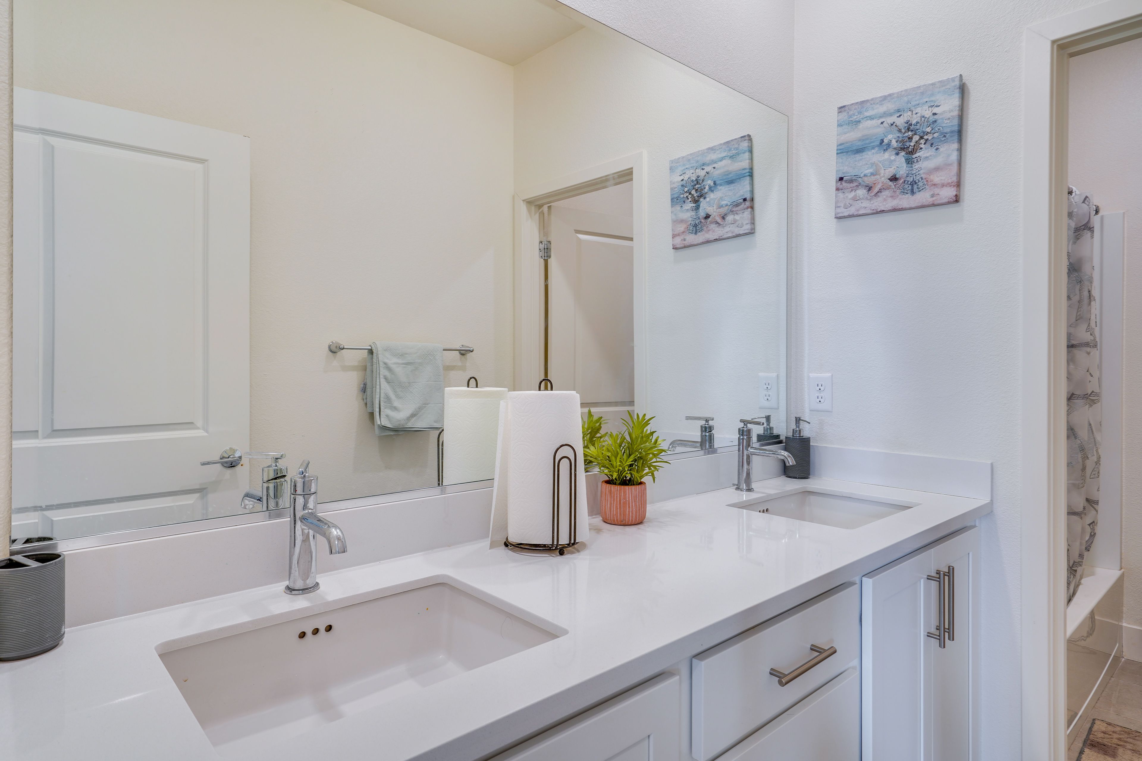 Full Bathroom | 2nd Floor