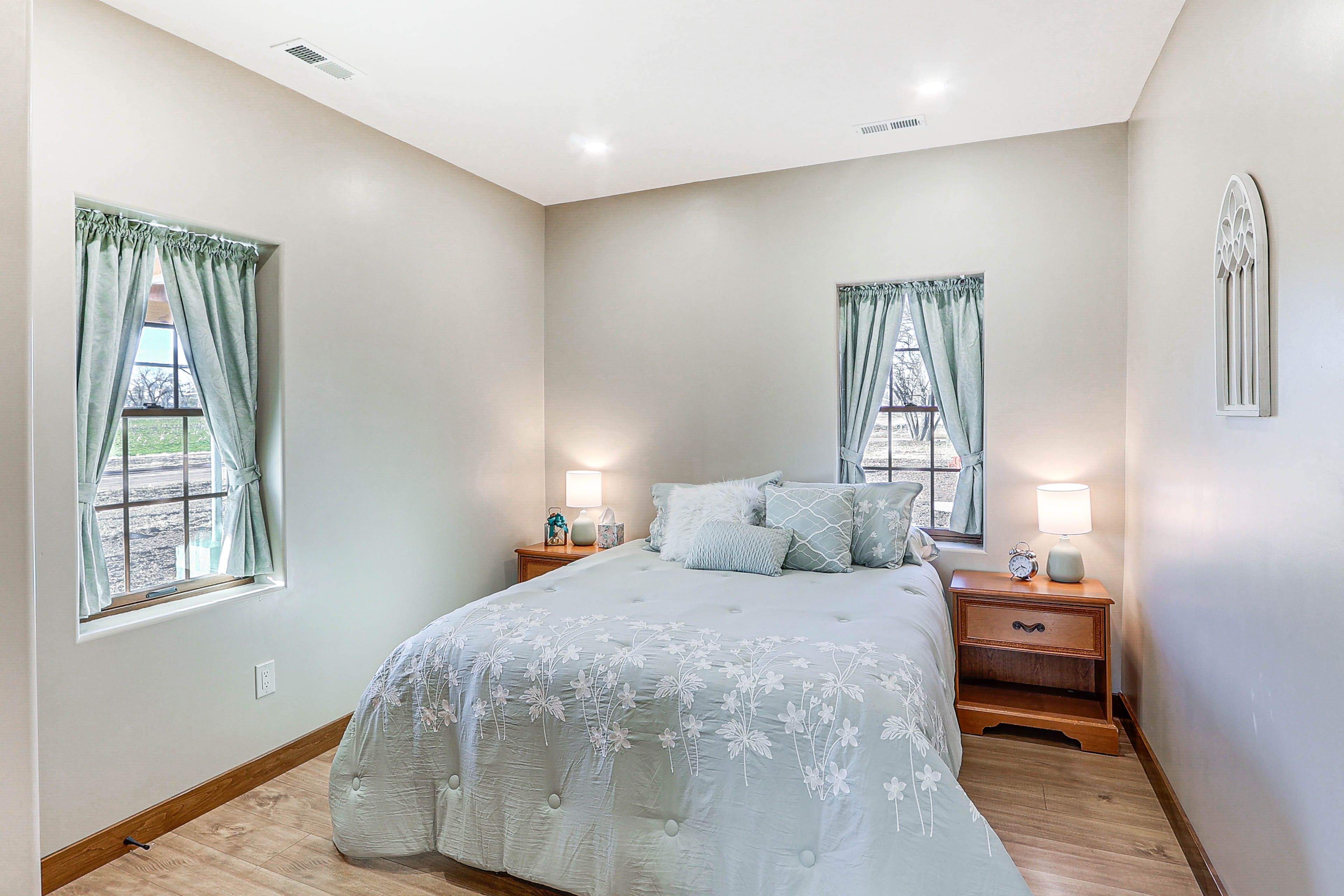 Bedroom 1 | Queen Bed | Linens Provided