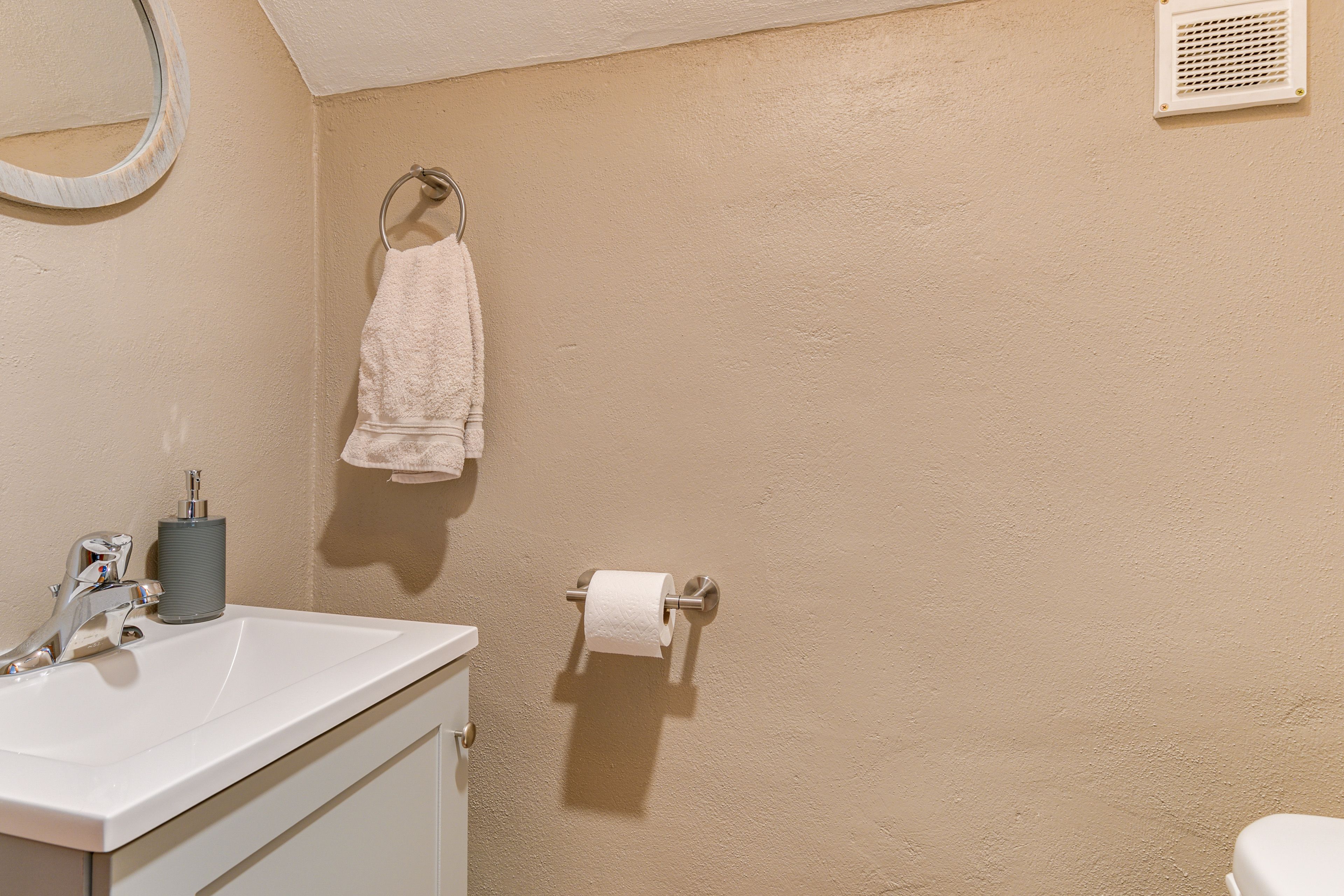 En-Suite Half Bathroom | 2nd Floor