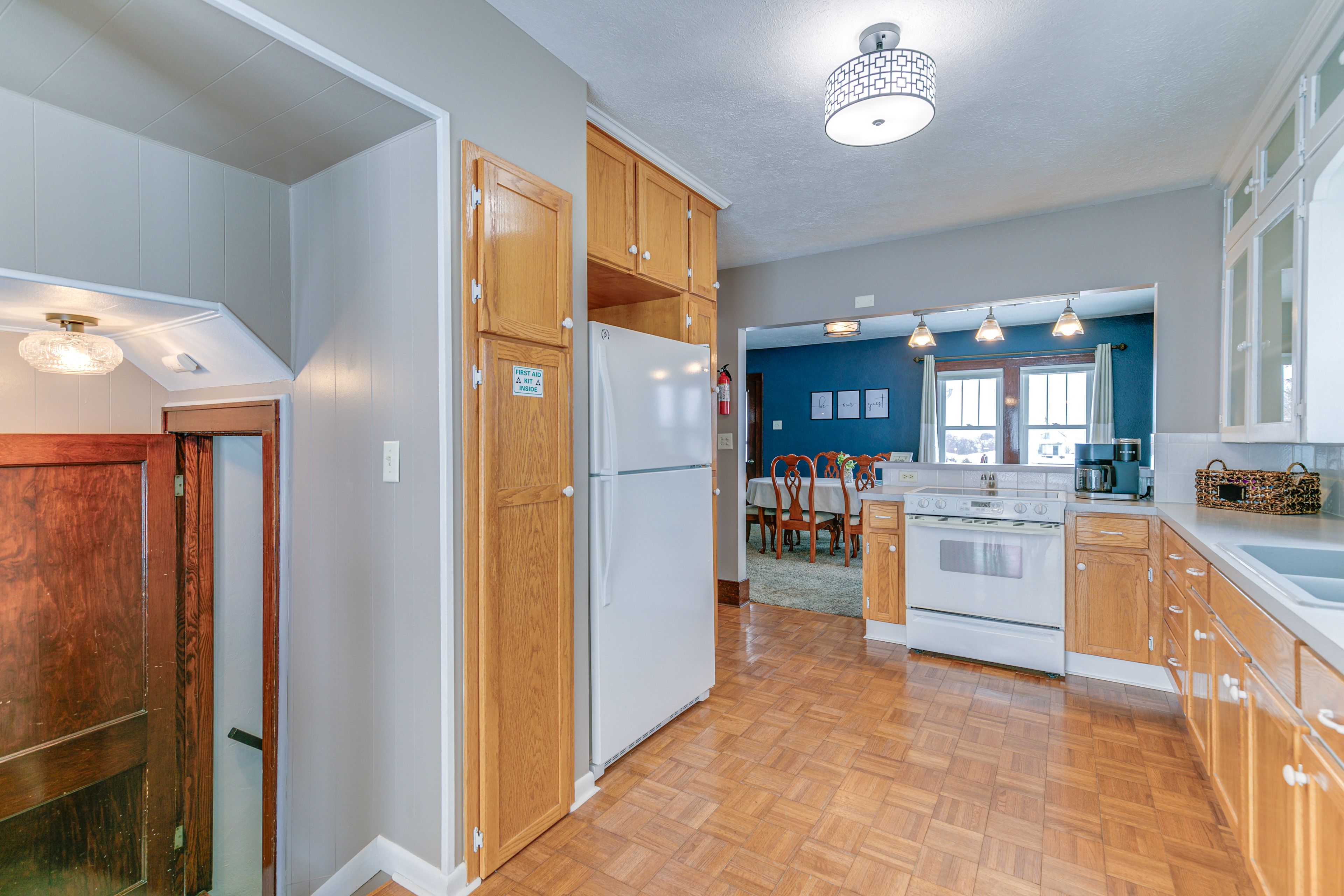 Kitchen | Keurig Drip/Single-Serve Coffee Machine | Breakfast Table | 1st Floor