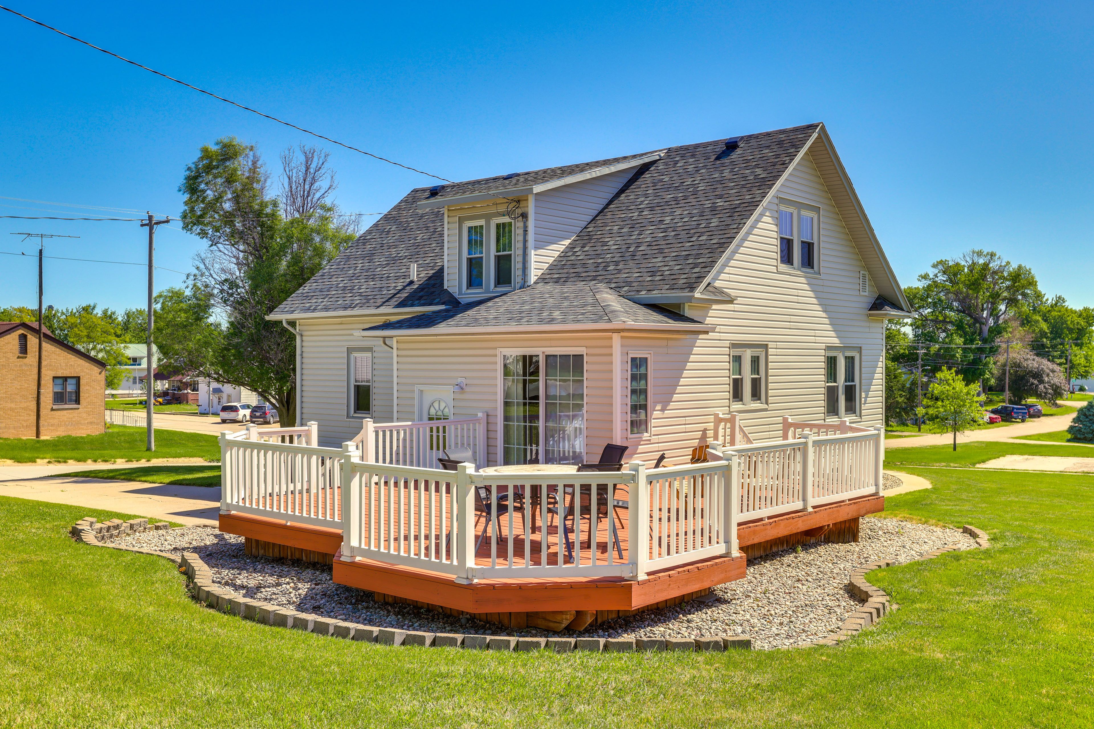 Howells Vacation Rental | 3BR | 1.5BA | 1,542 Sq Ft | Stairs Required