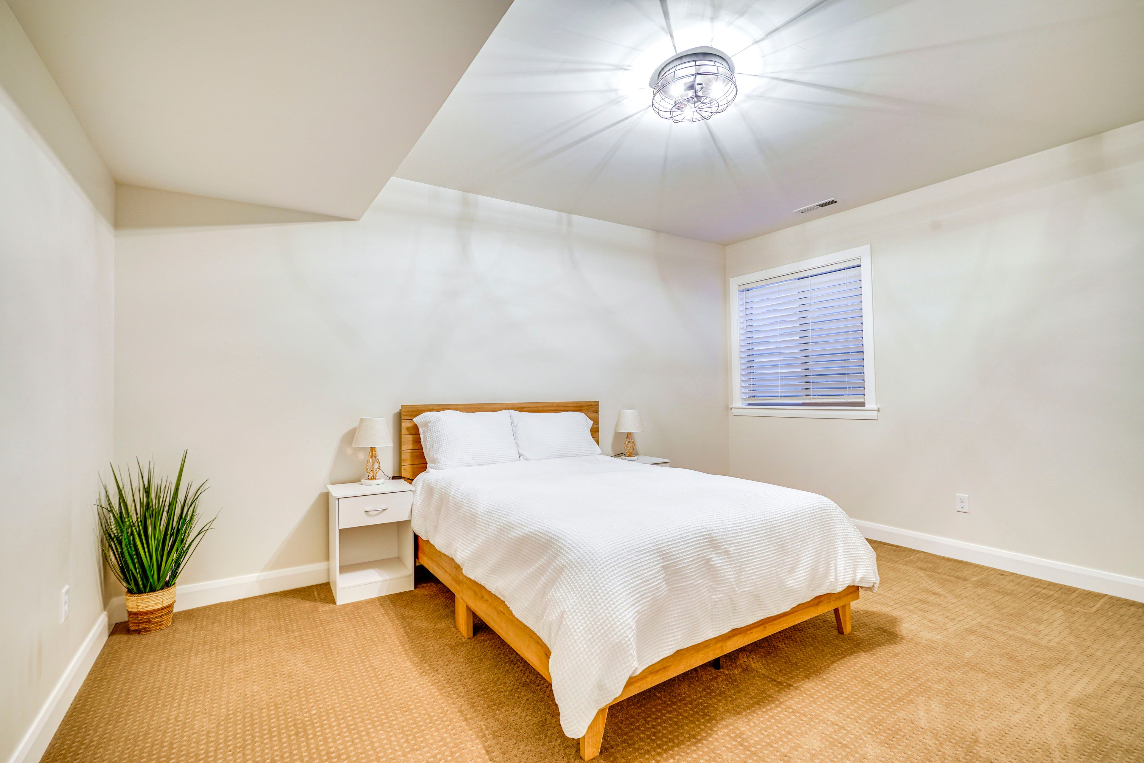 Bedroom 2 | 1st Floor | Queen Bed