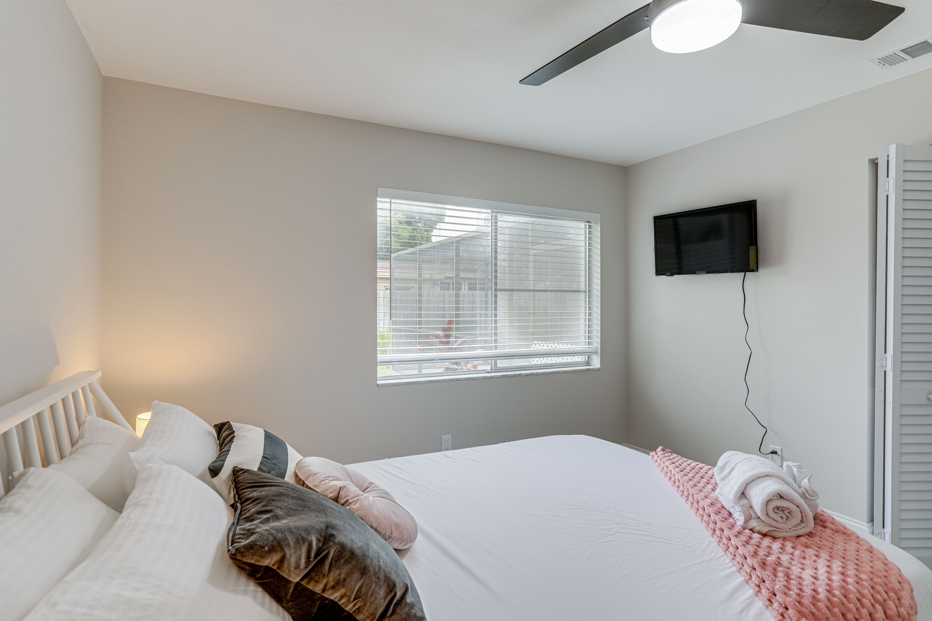 Bedroom 3 | Queen Bed | Smart TV