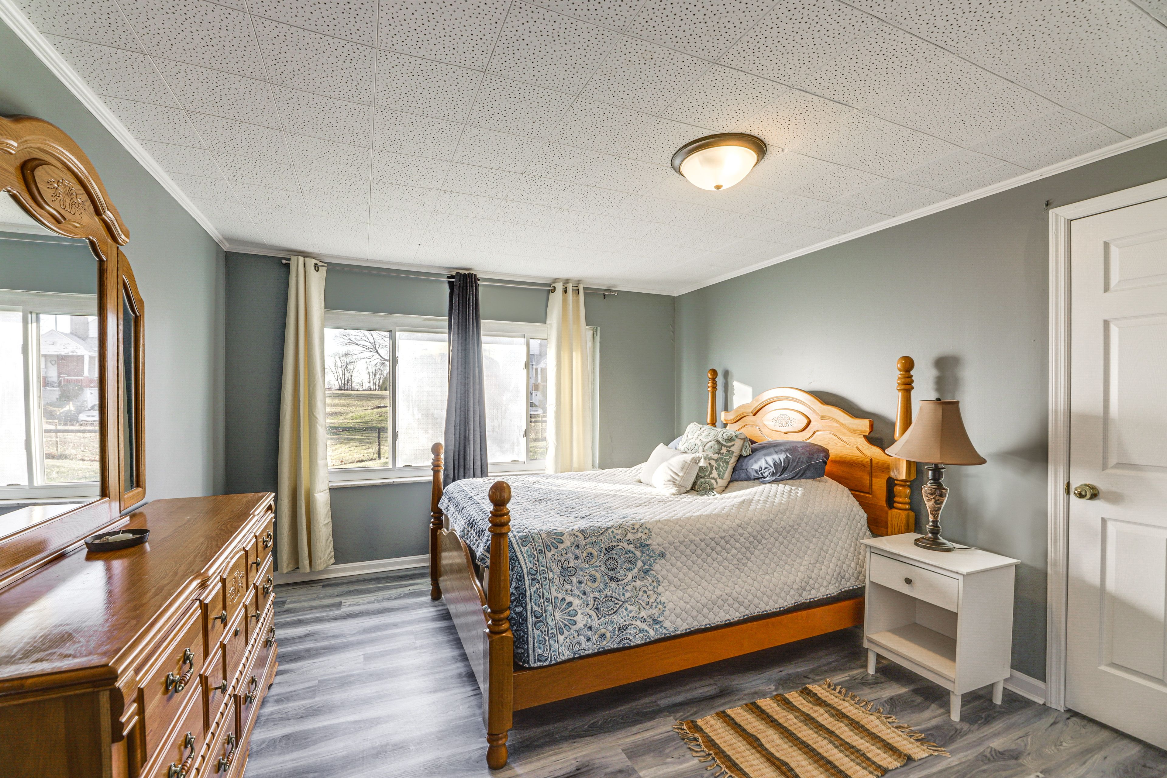 Bedroom 1 | Queen Bed