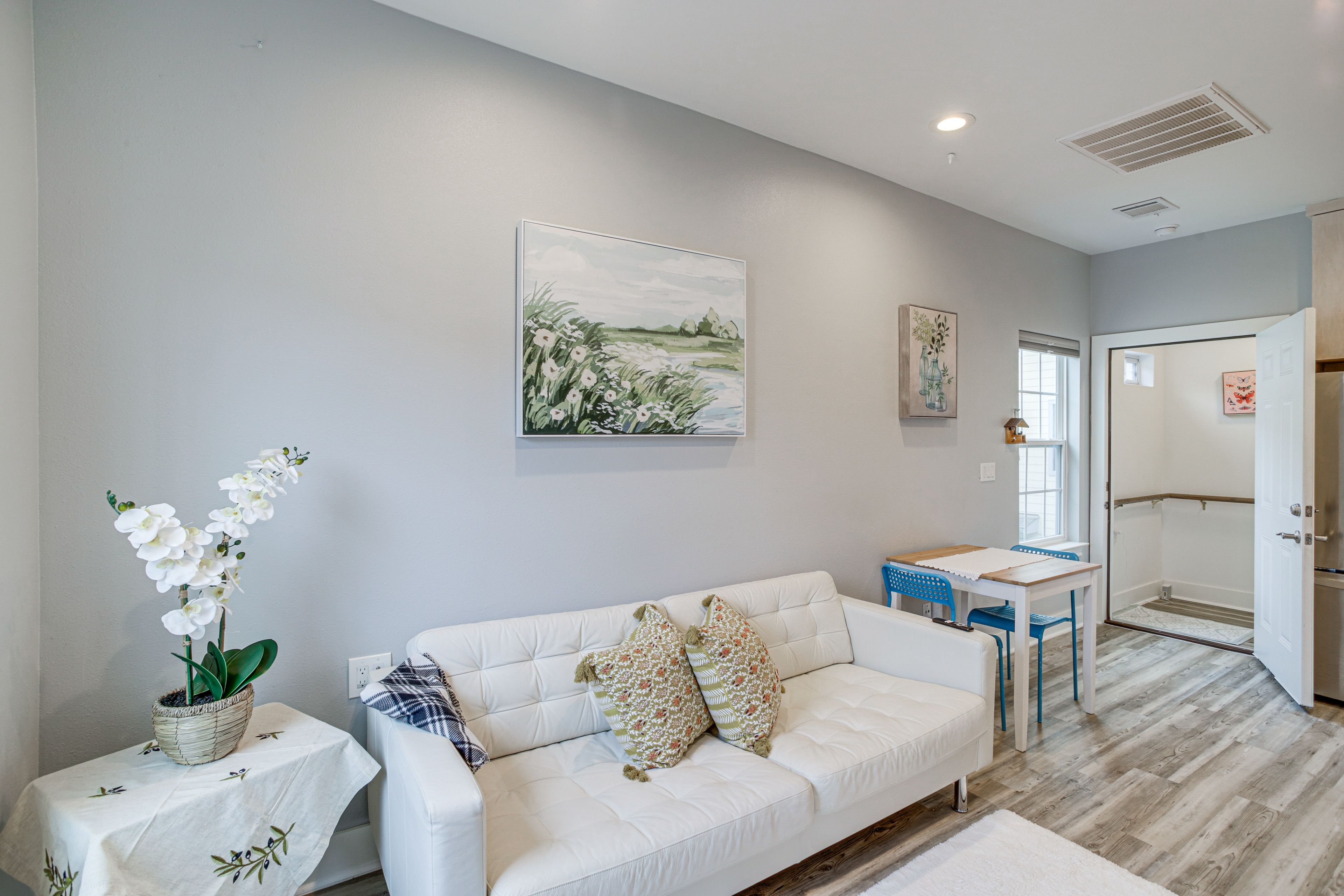 Houston Vacation Rental | 1BR | 1BA | Stairs to Enter | 450 Sq Ft
