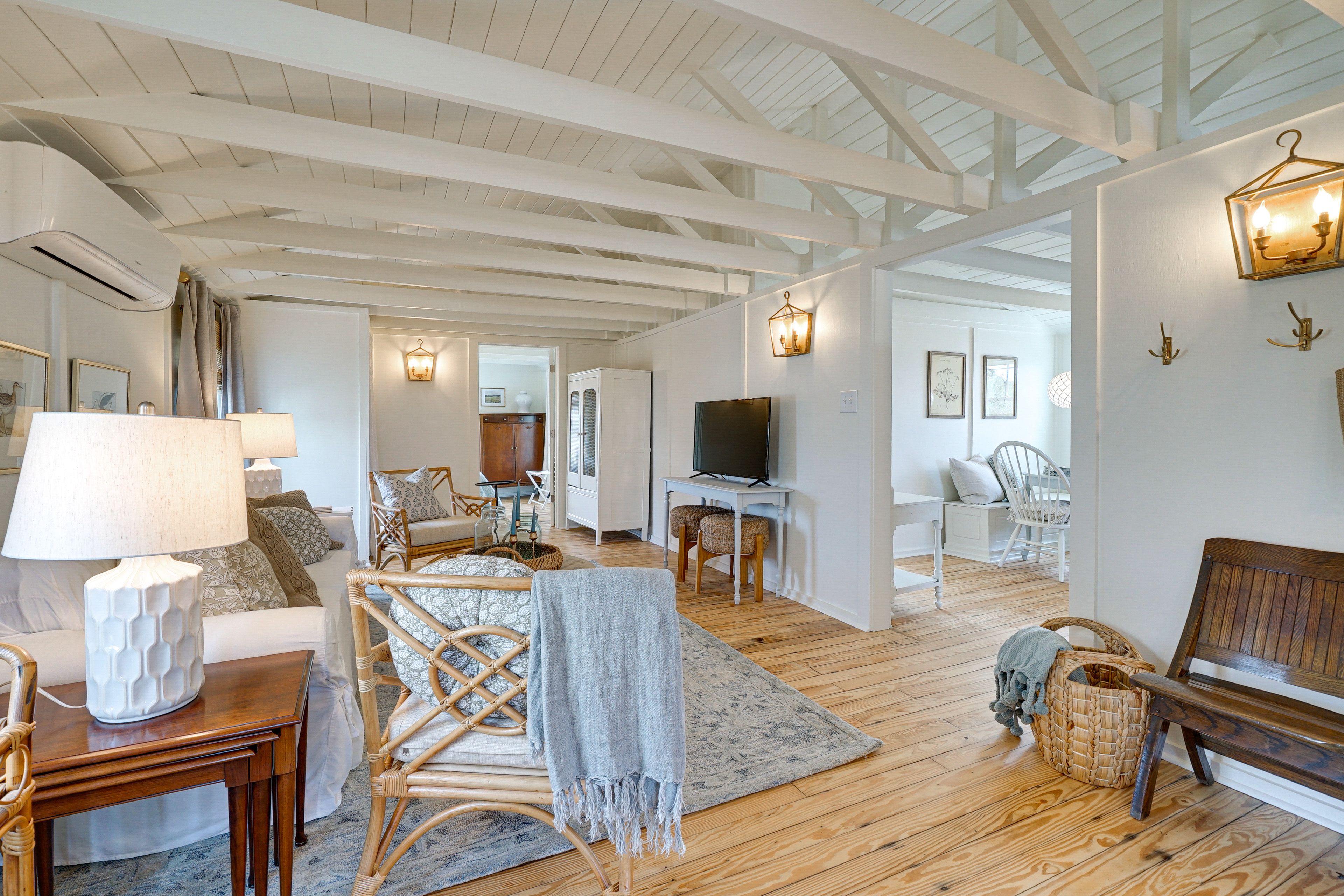 Living Room | Smart TV | Free WiFi