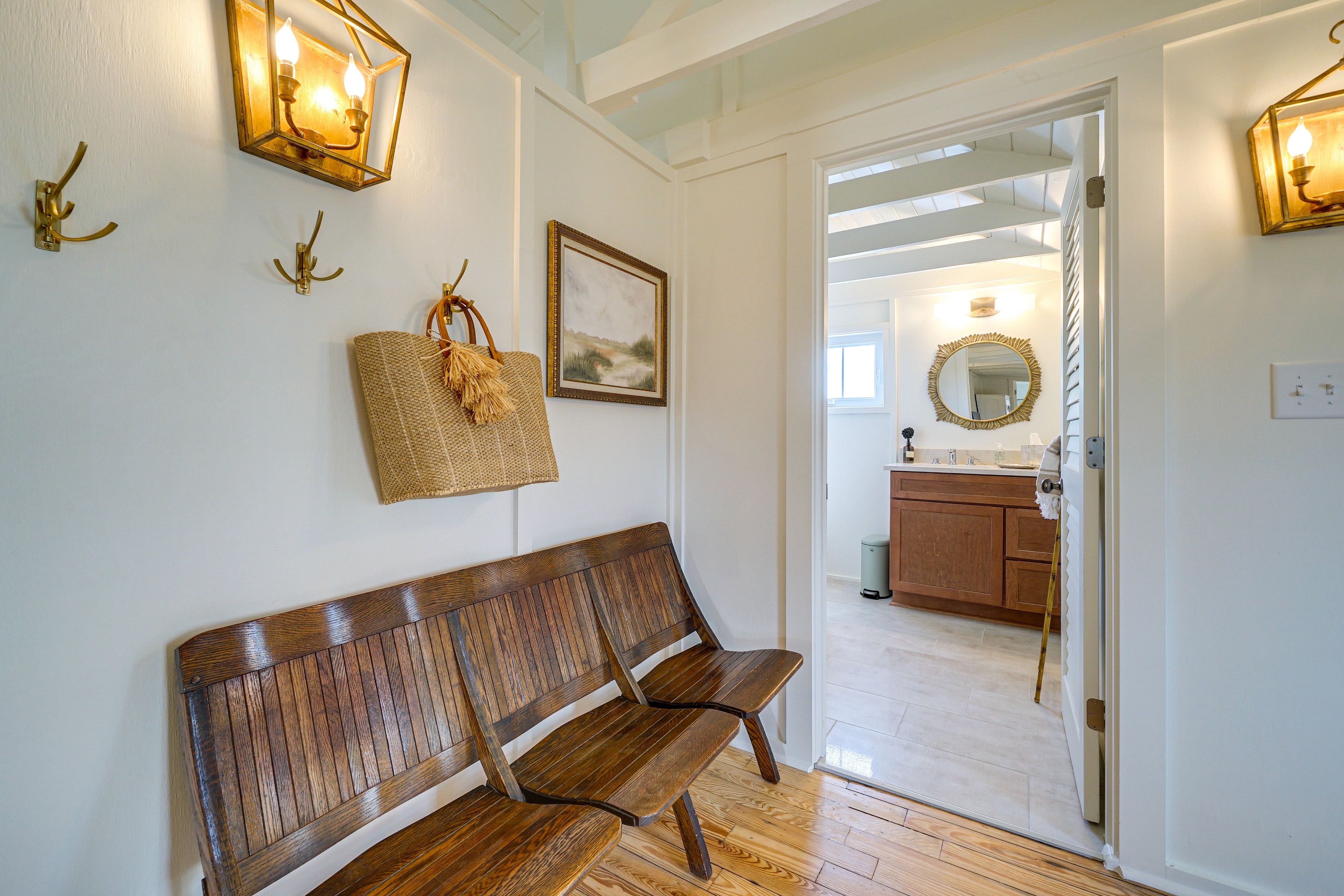 Full Bathroom | Towels Provided